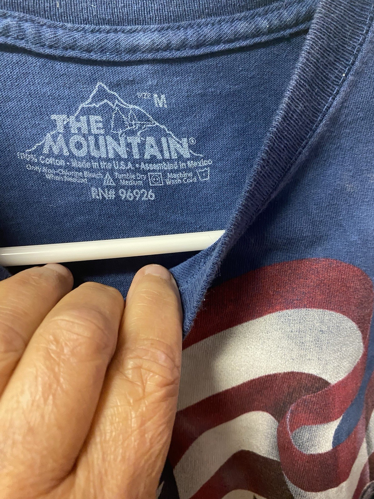 The Mountain Men’s M Blue Wolf USA Flag Graphic Crew Neck Short Sleeve T-Shirt