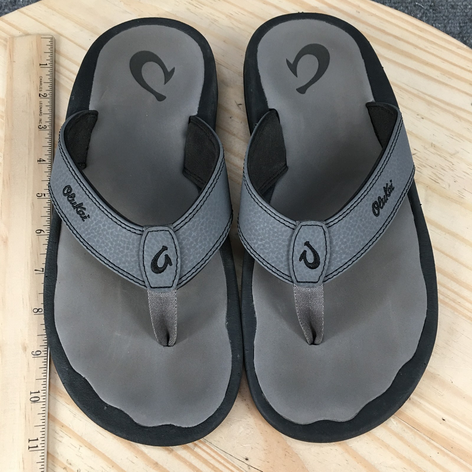 OluKai Flip Flop Mens 9 Ohana Thong Comfort Beach Waterproof Casual Sandal Gray