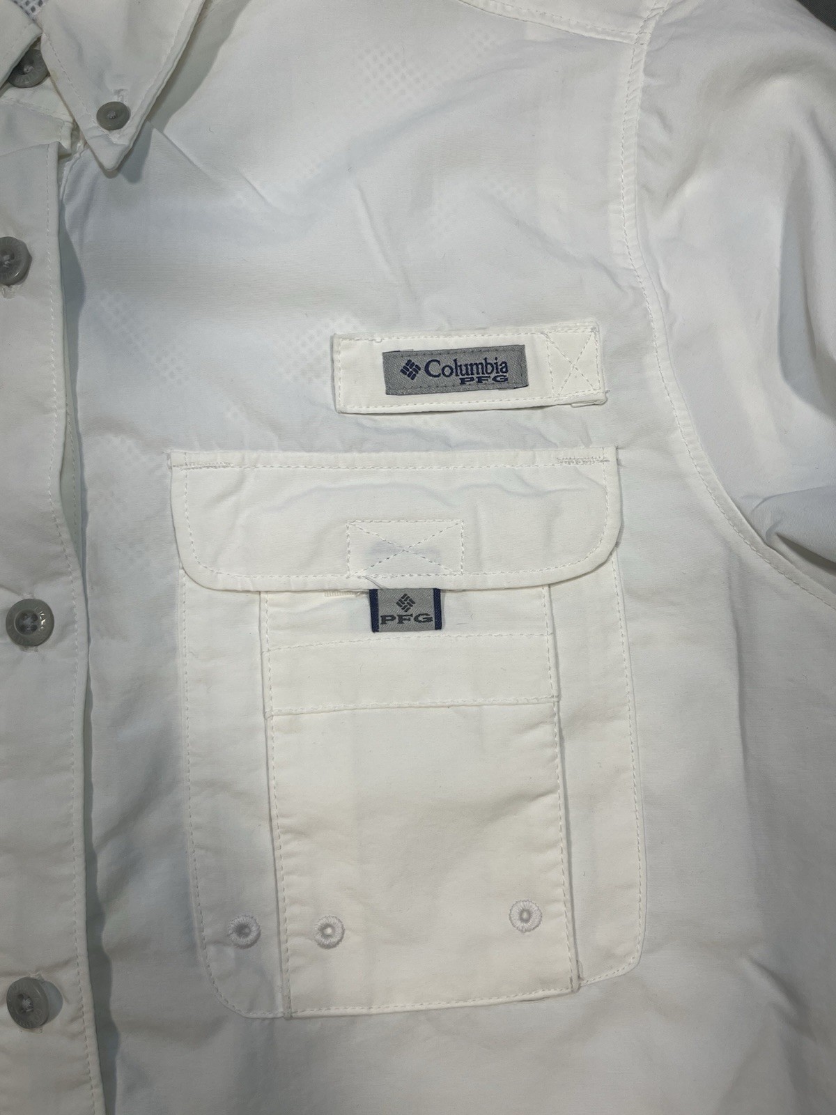 White Columbia PFG Bahama II and features two chest pockets with Utility Loops