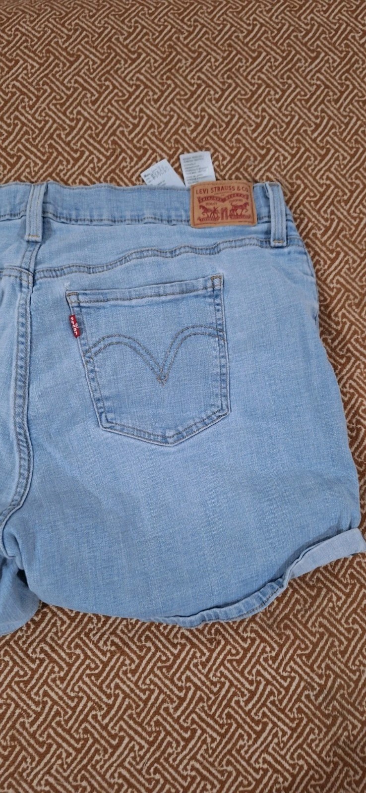 Levi’s Women’s Mid-Length Denim Mid-Stretch Super Soft Short Light Wash Size 34