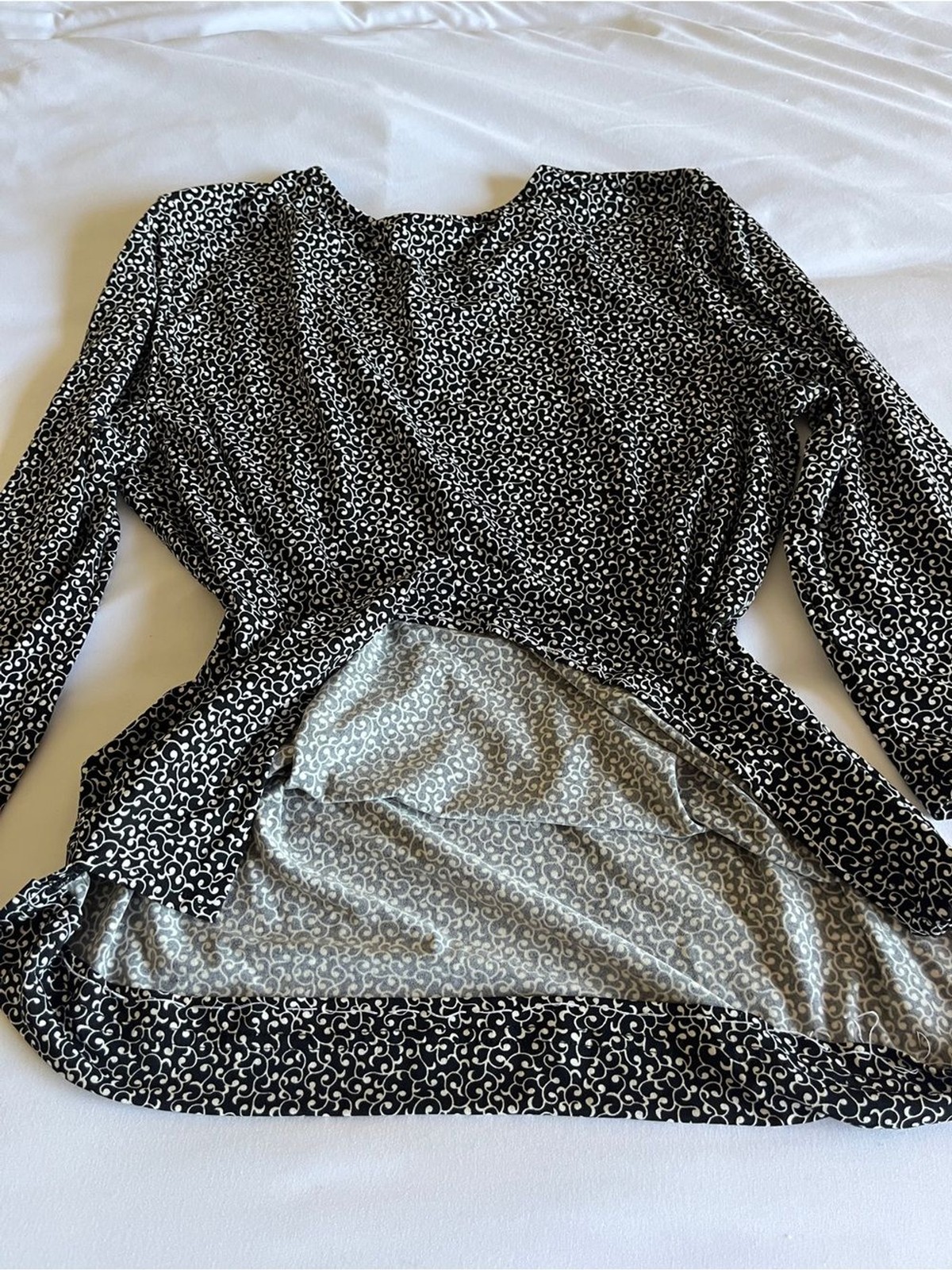 Sag Harbor Black & White Swirl Printed Long Sleeve Blouse Keyhole Size Medium