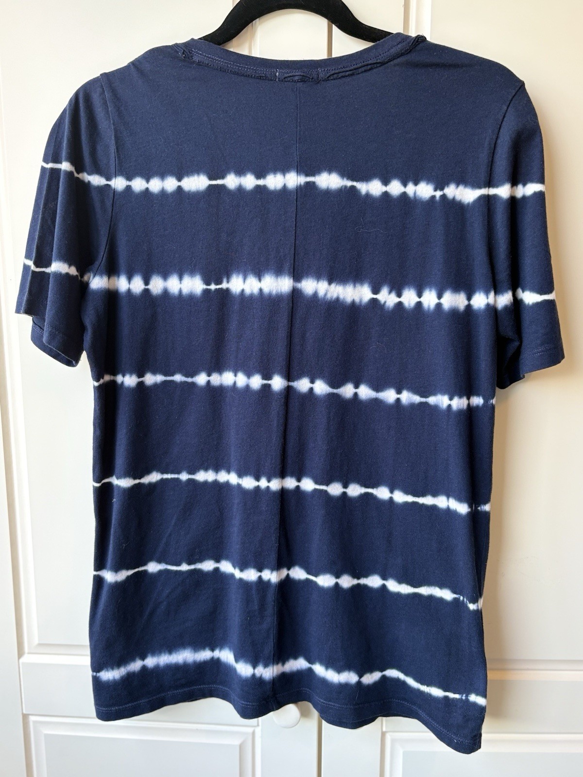 Gap Top Womens Medium M Navy Blue Tie Dye Striped Cotton V-Neck T-Shirt