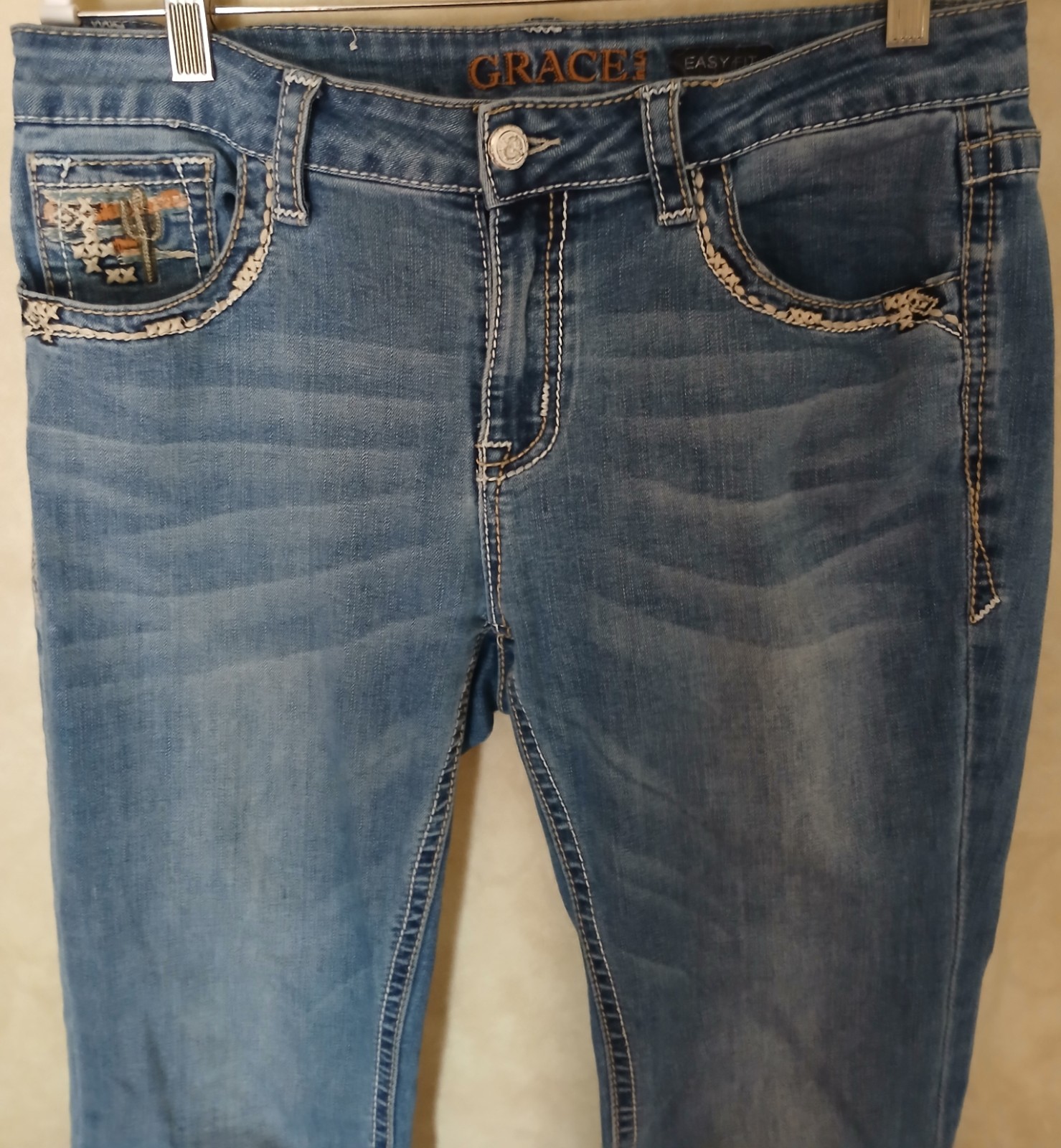 Grace Women’s Bootcut Jeans Blue Medium Wash 5-Pocket Denim Embroidered. Size 29