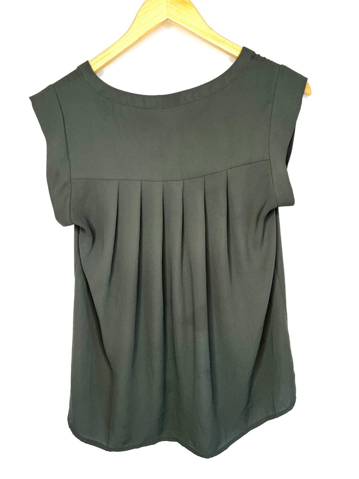 Women’s Pleione Cap Sleeve Blouse Green Size XS round neck , pleated back