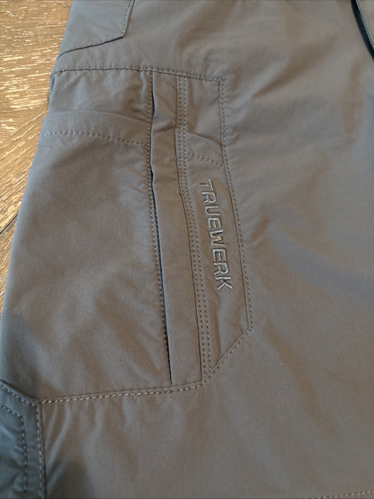 TRUEWERK Women’s Shorts Pockets Olive Green Size 2