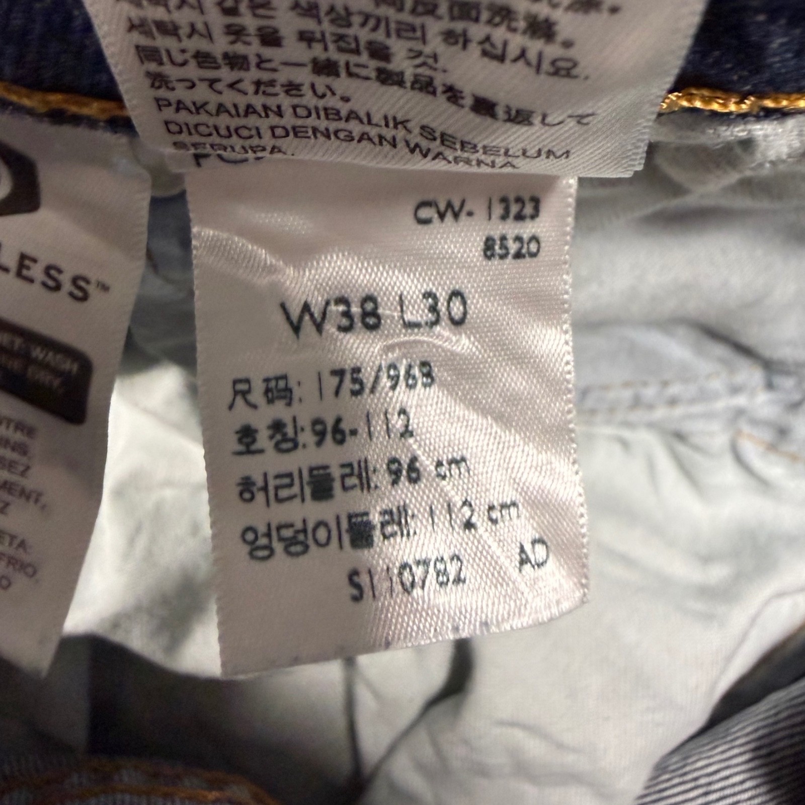 Levi’s 502 Blue Tapered Leg Regular Fit Zip Fly Men’s Jeans Size 38W 28L