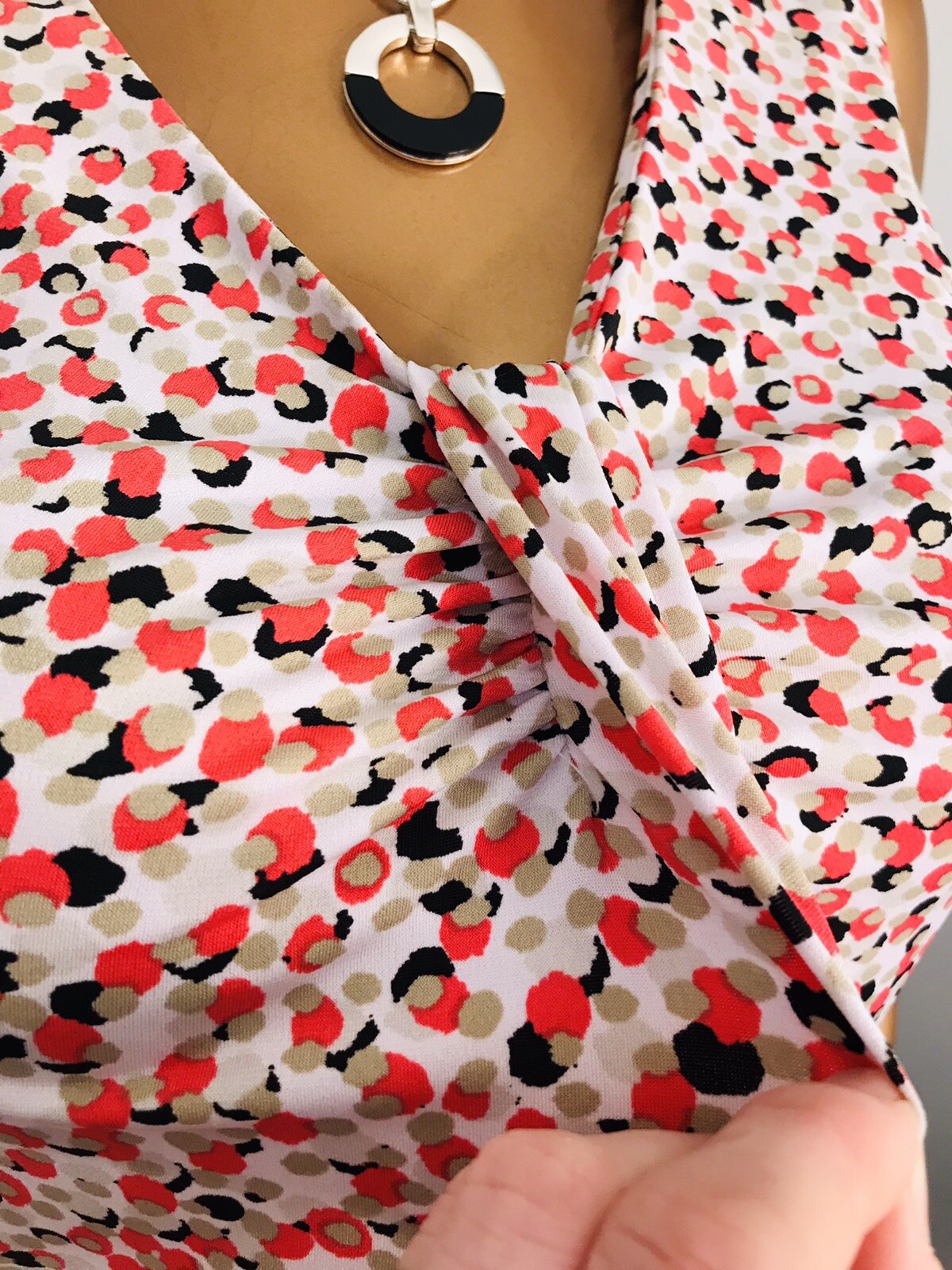 Jones Studio M Top Stretch NWT $39 Polka Dots Sleveeless Blouse Soft Low Cut