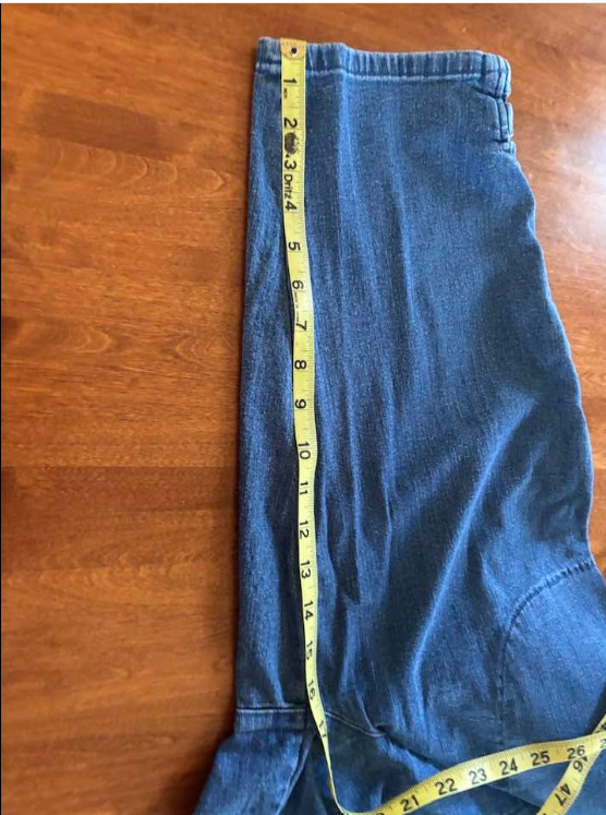Croft & Barrow Womens Stretch Blue Jean Capris Size M – With Bow detail