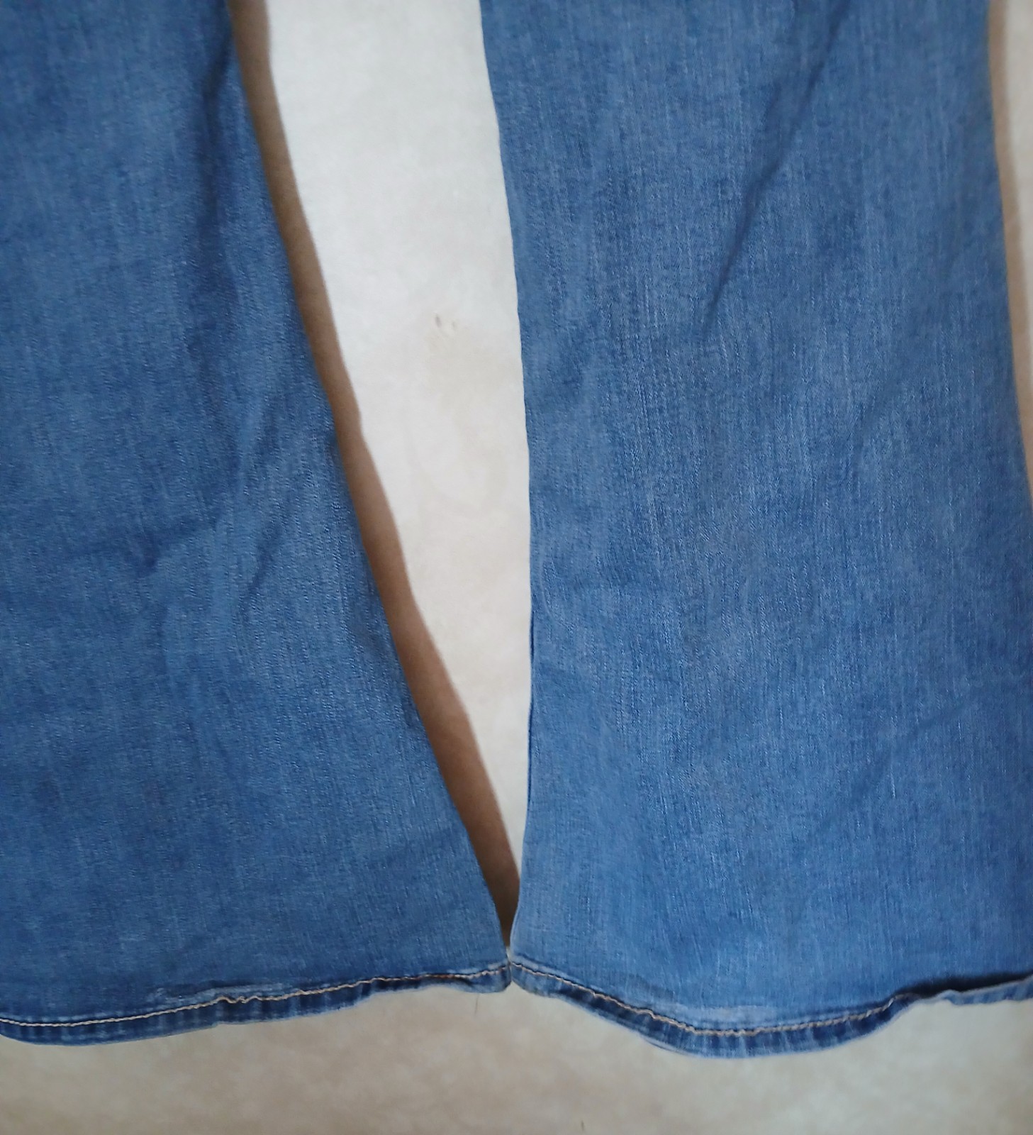 Grace Women’s Bootcut Jeans Blue Medium Wash 5-Pocket Denim Embroidered. Size 29
