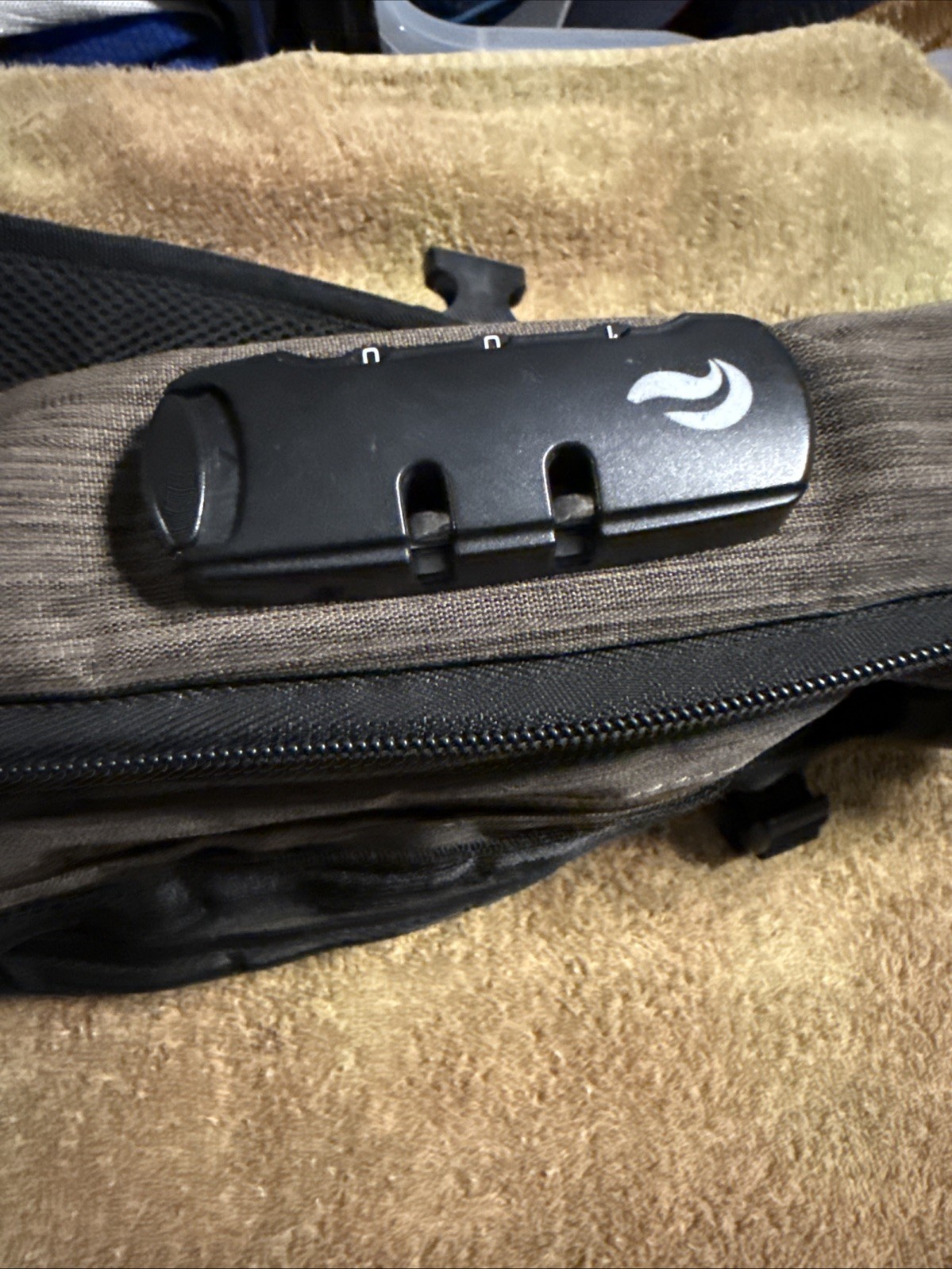 Skunk Sling M Smell Odor Weather Proof Stash Bag Carbon Lining
