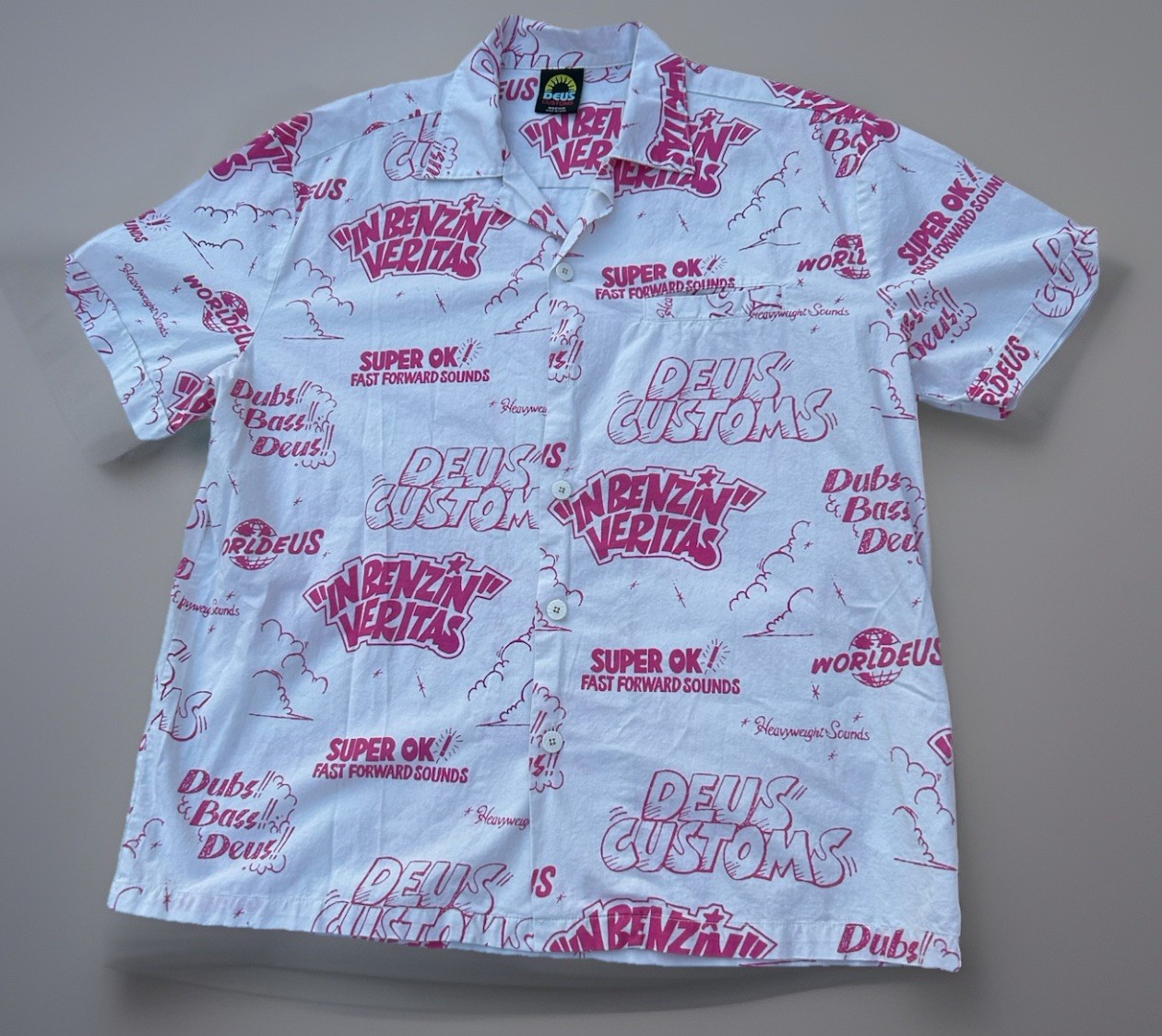 Deus Customs Dub Bass Sounds Button Front Shirt Mens Medium Graphic Pink