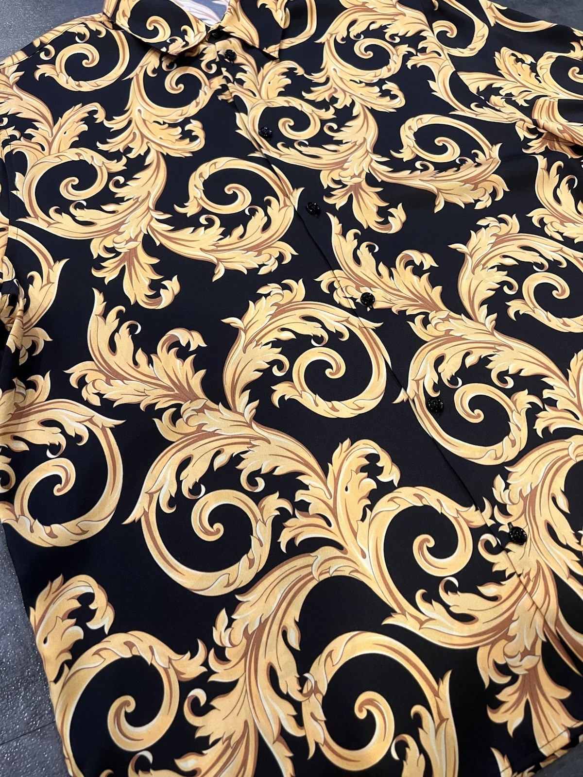 $1050 VERSACE Men’s Black Gold Barocco Shirt 50 LARGE See Measurements