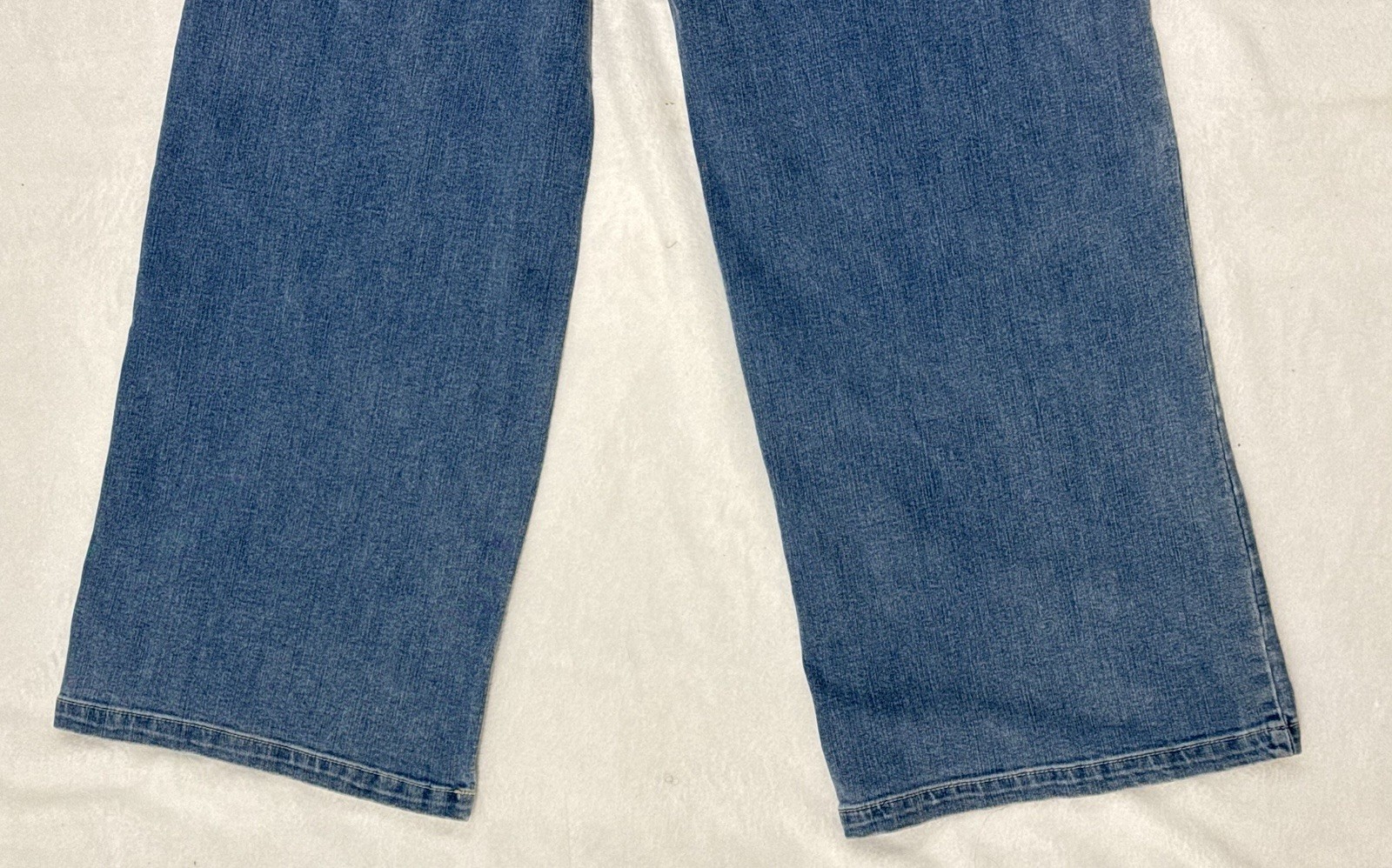 Women’s Gloria Vanderbilt Patch Pocket Wide Leg Jeans Light Wash Size 8 NWT