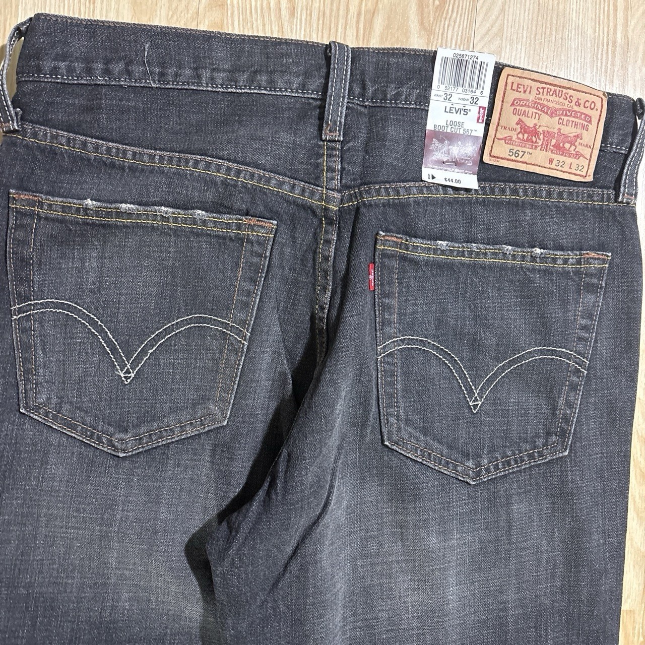 Vintage Levis 567 size 32 NWT Loose Bootcut, send offers! 10 inch leg ppening