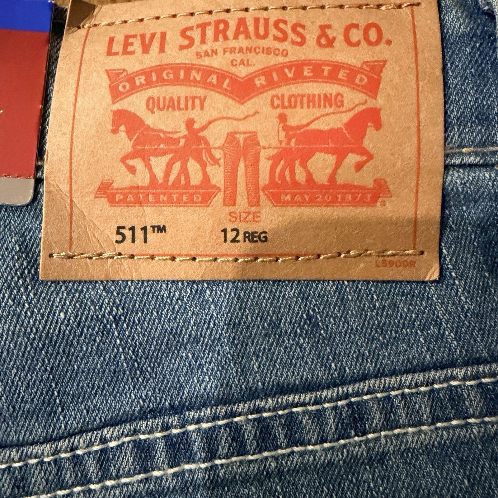 Levi’s Boys 511 Slim Fit Zip Fly & Button Closure Denim Jeans 12 Regular NWT