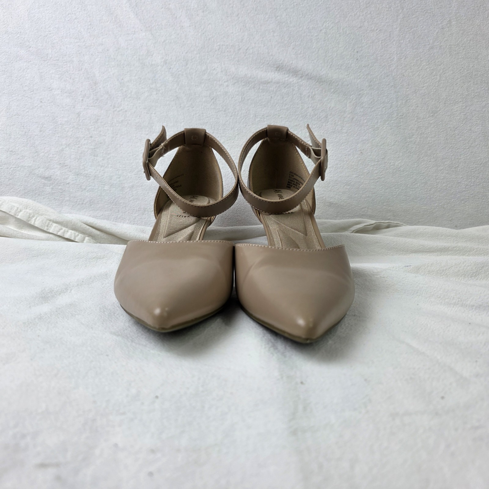 Anne Klein Iflex Fararia Size 9.5M Beige Minimalist Fashion Kitten Heel Pump