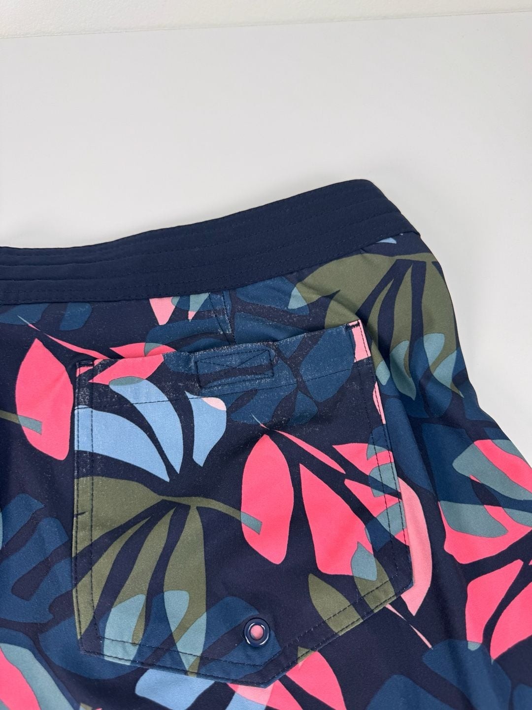 Old Navy Printed Built-In Flex Board Shorts Tropical Leaf 8-inch Inseam