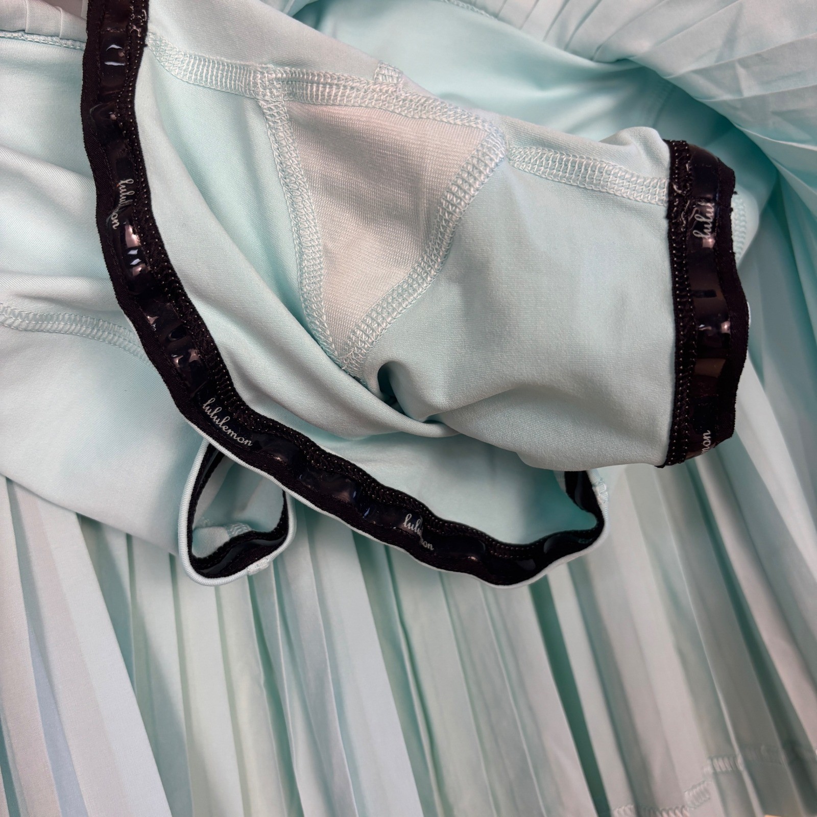 LULULEMON Pleat To Street Skirt II Tranquil Blue/Black Women Size 6 Activewear