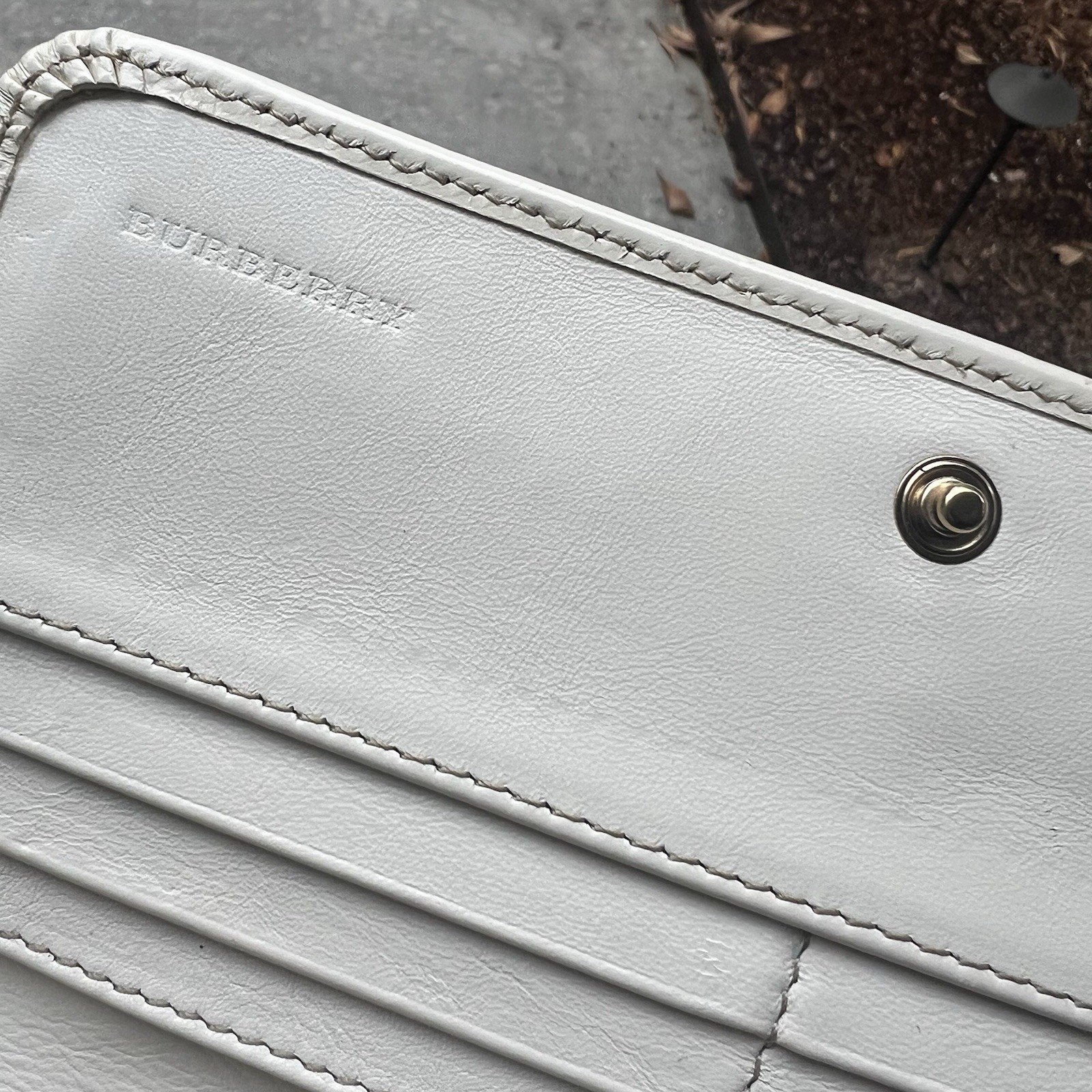 Burberry Beige White Plaid Logo Snap Wallet Women’s Folding Credit Card