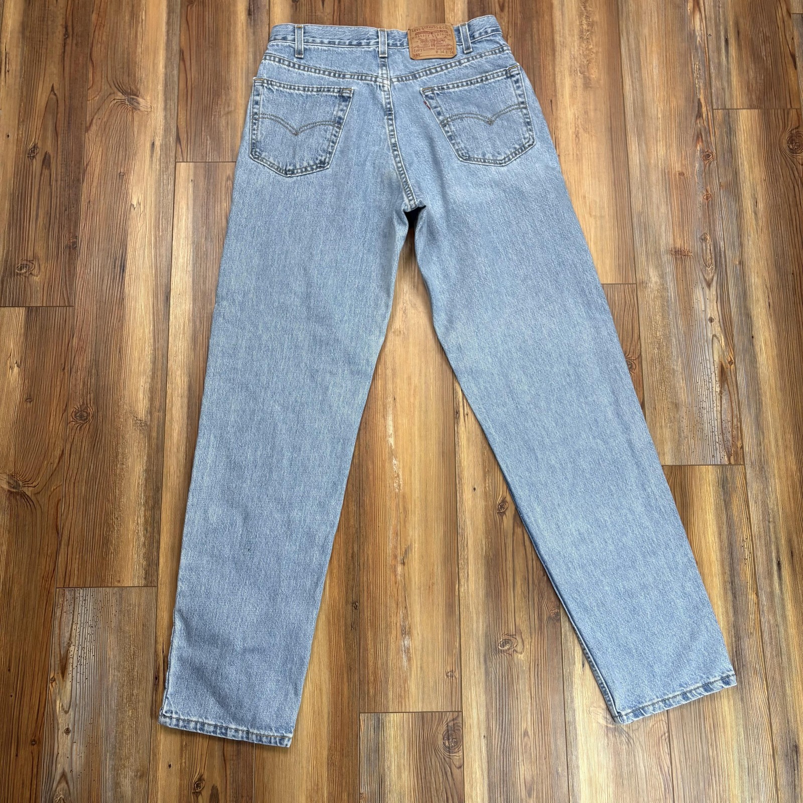 Levis 550 Jeans Mens 34×34 Light Wash Blue Denim Relaxed Fit Tapered Leg Zip Fly