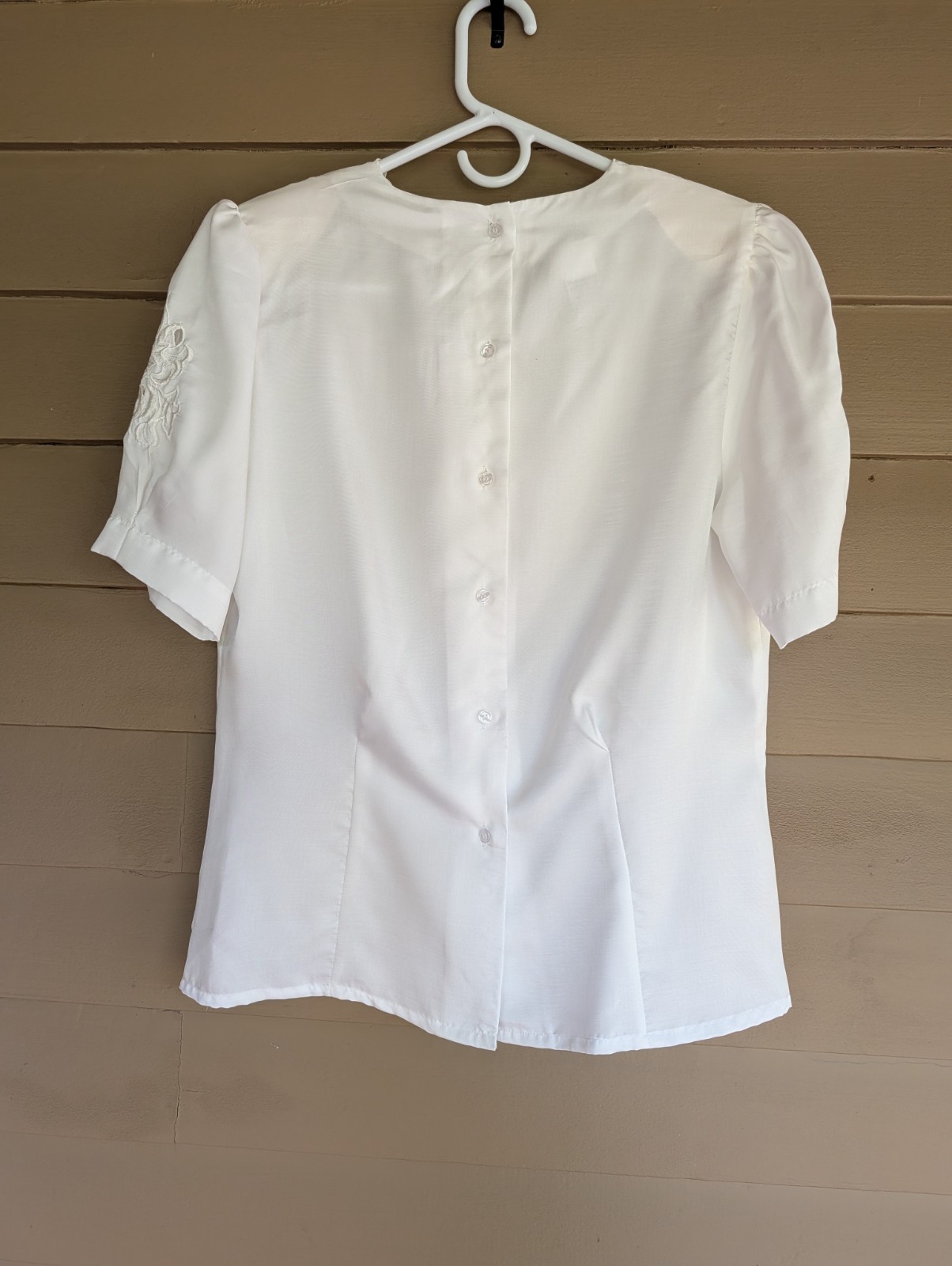 Vntg NICOLA White Embroidered Blouse 8 Satiny Elegant Old Money Back Button 80s