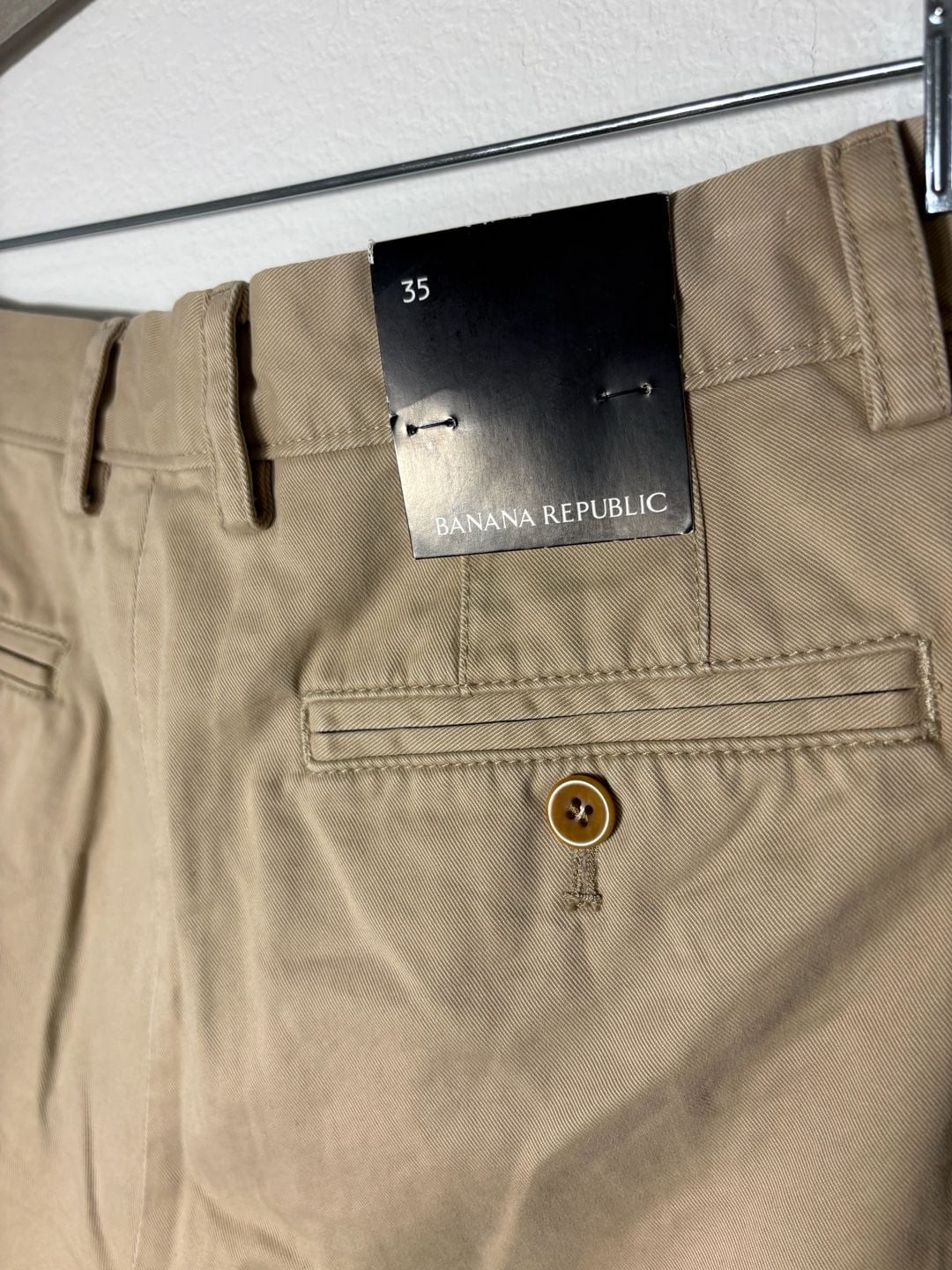 Banana Republic Men’s 9″ Core Temp Chino Shorts – Size 35 Khaki Tan