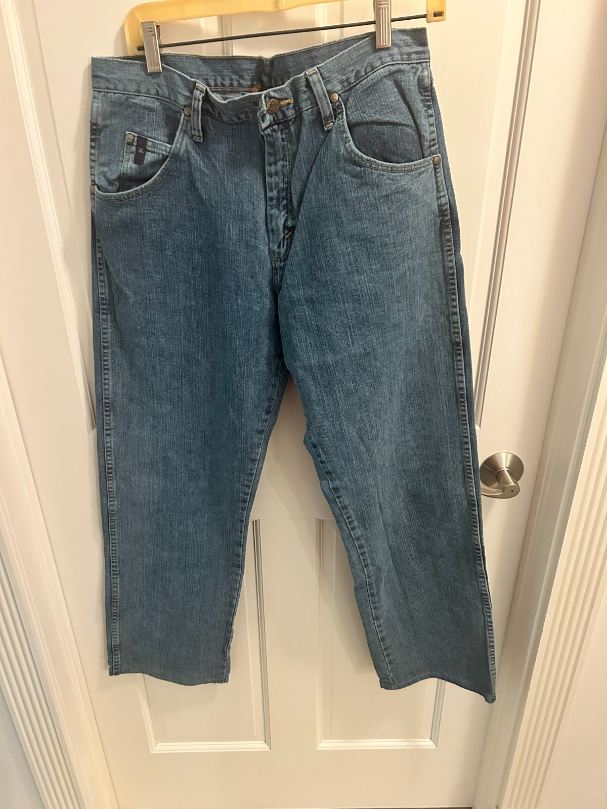 Men’s Wrangler Jeans Light Wash 32×32 Relaxed Fit