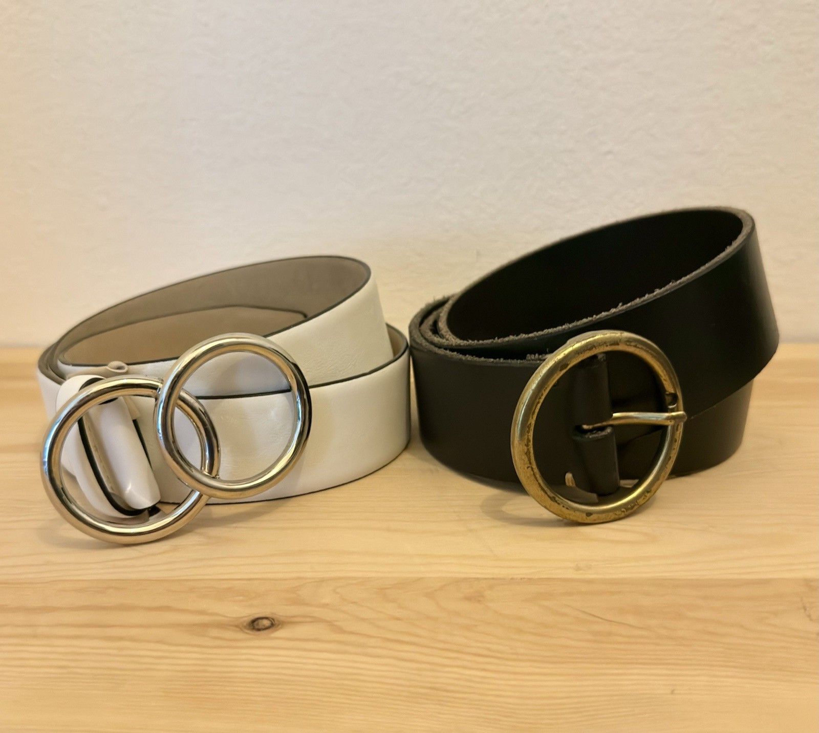 Fashion belts – Steve Madden Logo White Leather, Target black Leather
