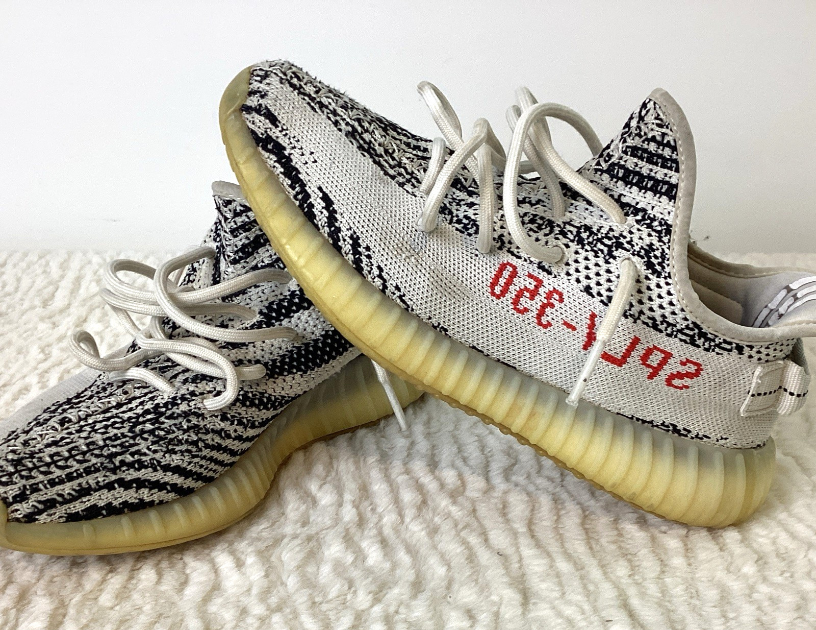 Adidas Yeezy Shoes V2 Boost 350 Men’s Size 7 Low Zebra, Moderate Wear