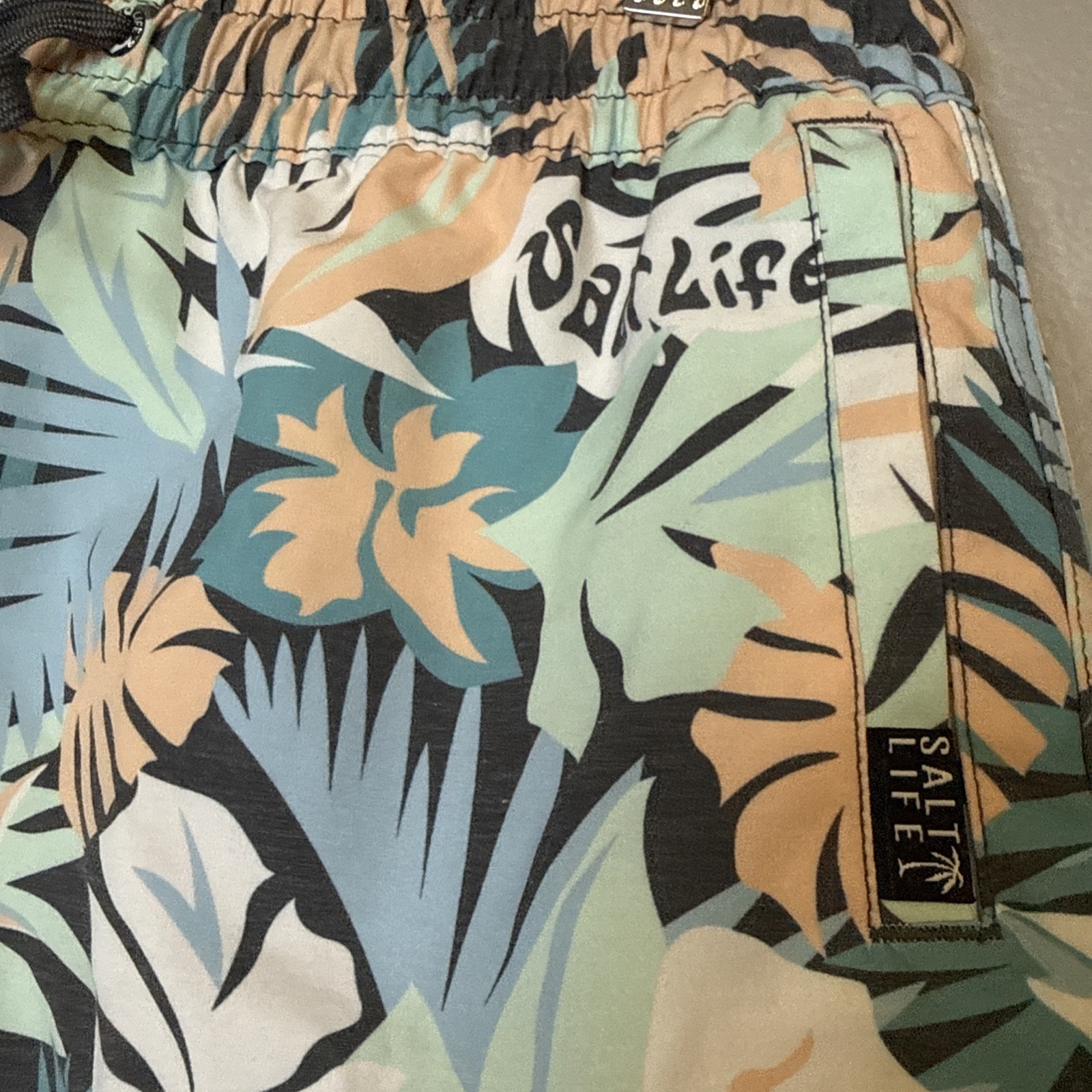 Salt Life Women’s Shorts Floral Palm Design Size Large