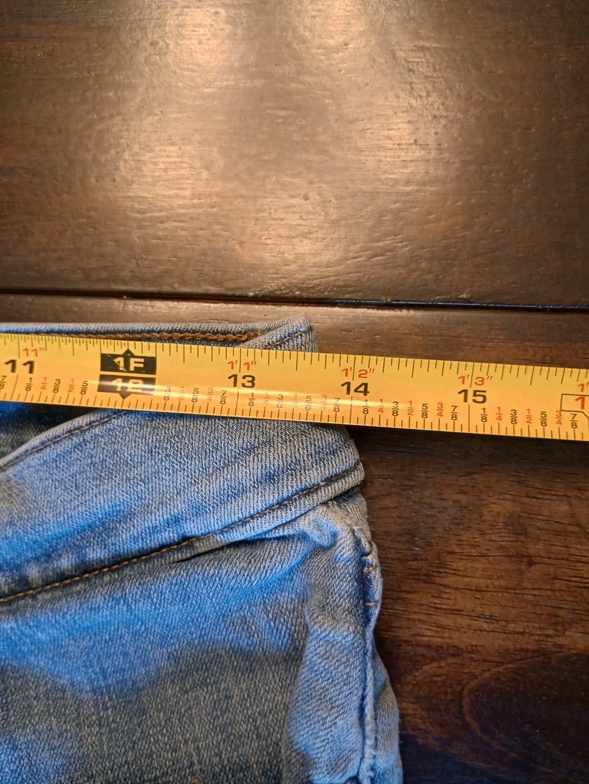 Levi’s Cut Off Bermuda Shorts Women’s Size 4/27 Light Wash Stretchy Comfortable