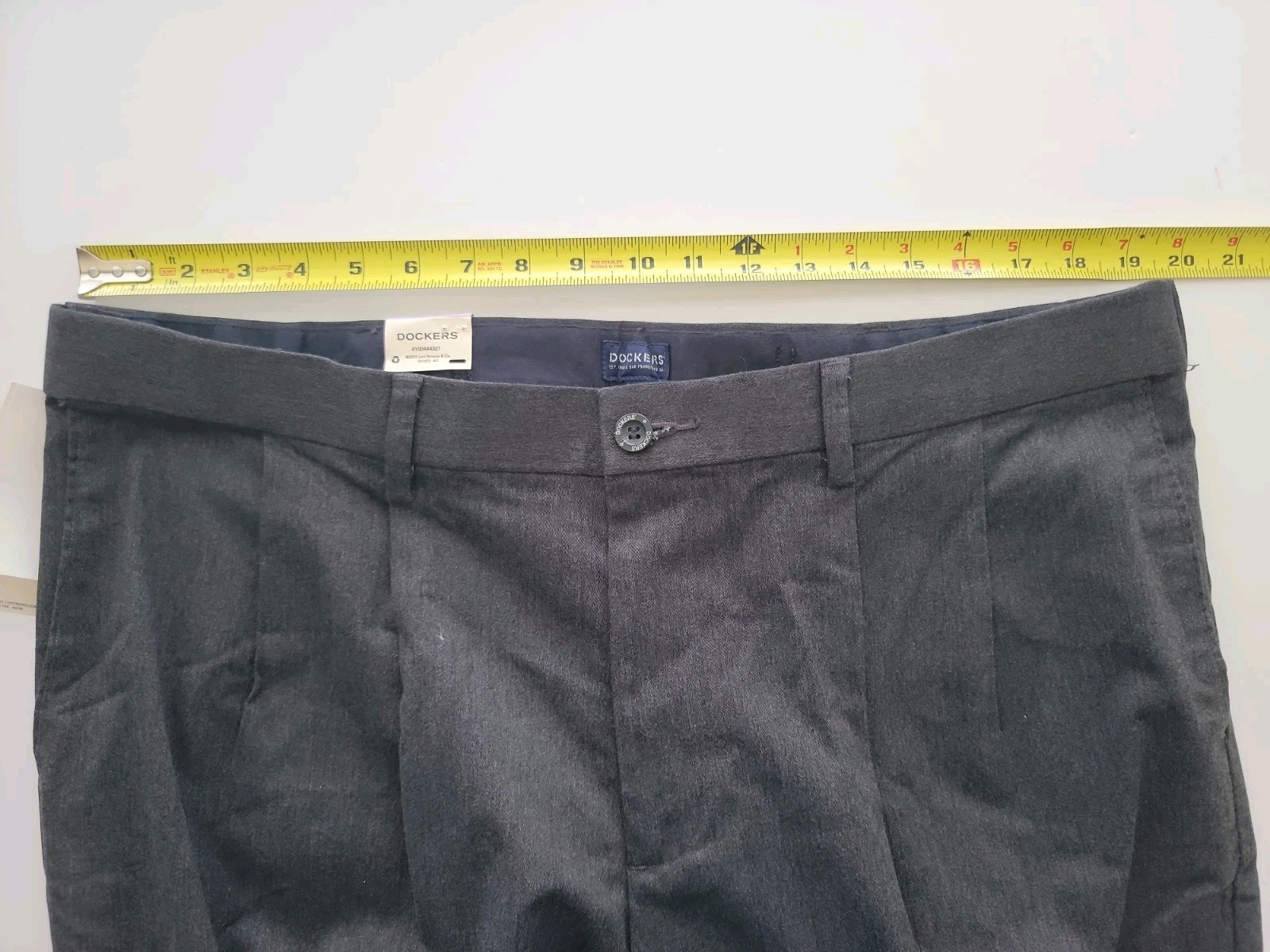 NEW $90 Dockers Comfort Khaki Relaxed Pleated Pants STRETCH 38 x 30 Expandable