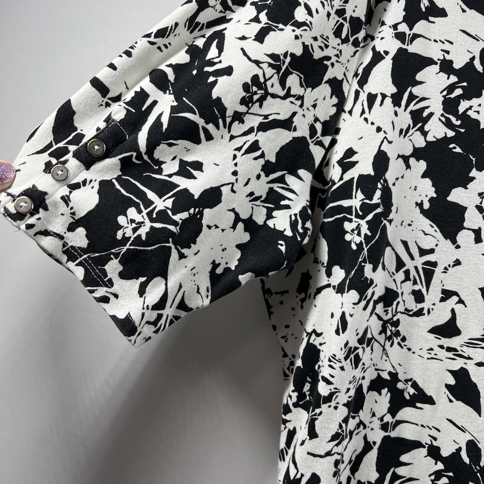 Chicos Women’s Top Plus XXL 2X Black White Floral Short Sleeve Pullover Cotton