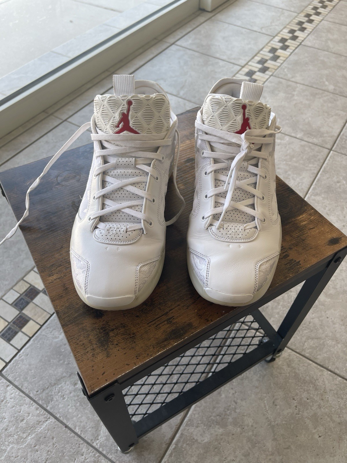 Jordan Air Jordan 39 Men’s Low Top White/Red Lace Up Basketball Sneaker