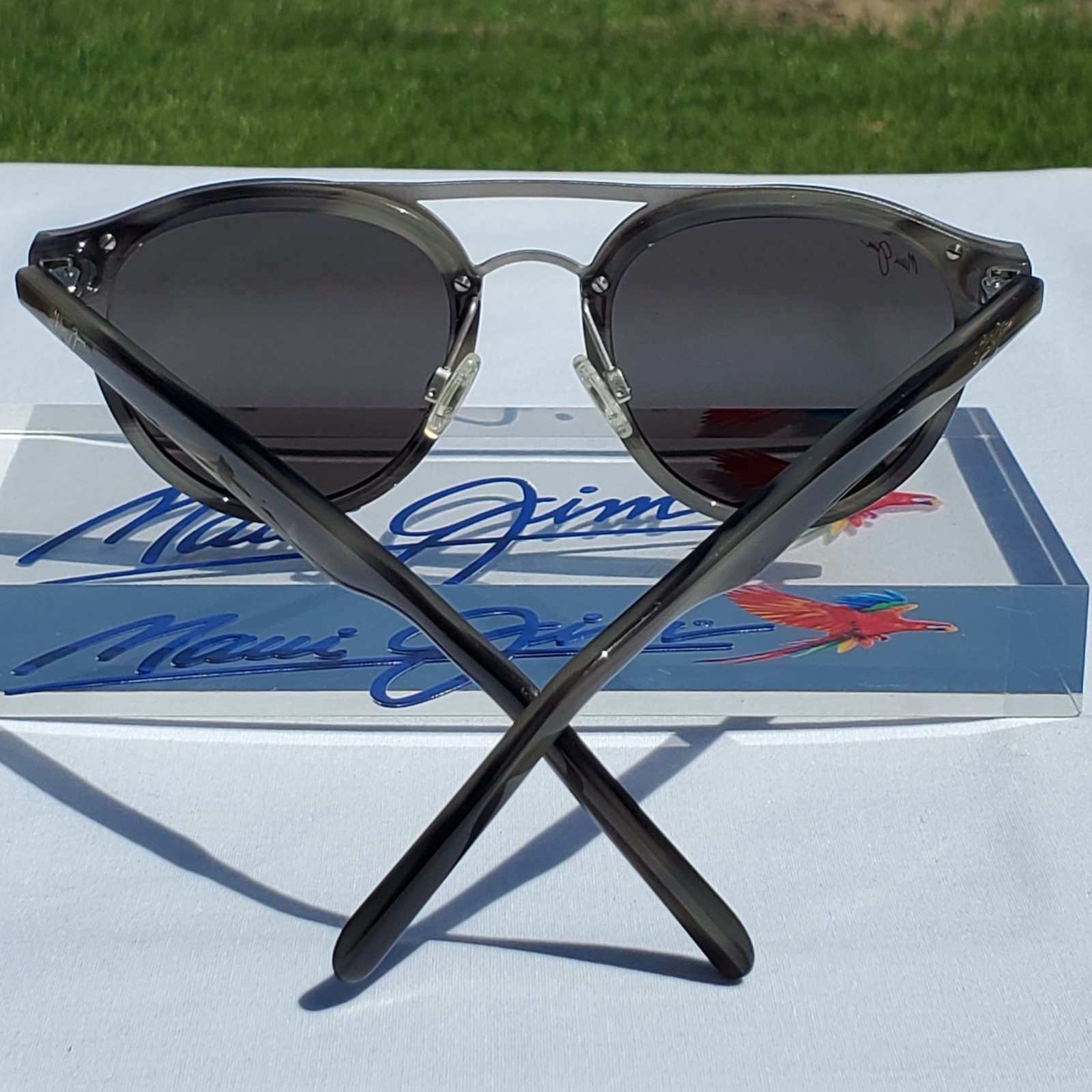 *******Maui Jim “SUNNY DAYS” 529-14E Gloss Grey Horn Frames / Grey Lenses*******