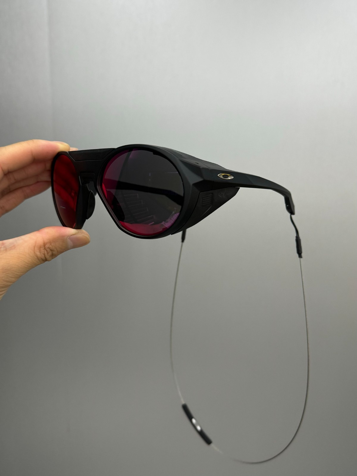 Oakley CLIFDEN OO9440 Matte Black Round Ruby Lens Sunglass New