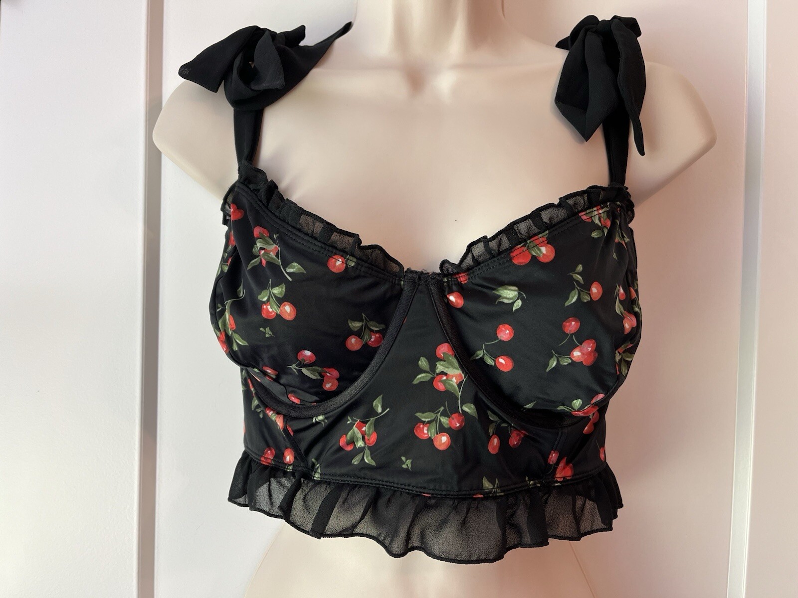 Torrid Size 2 Black Bra Red Cherries Black Straps & Shoulder Bows Adjustable