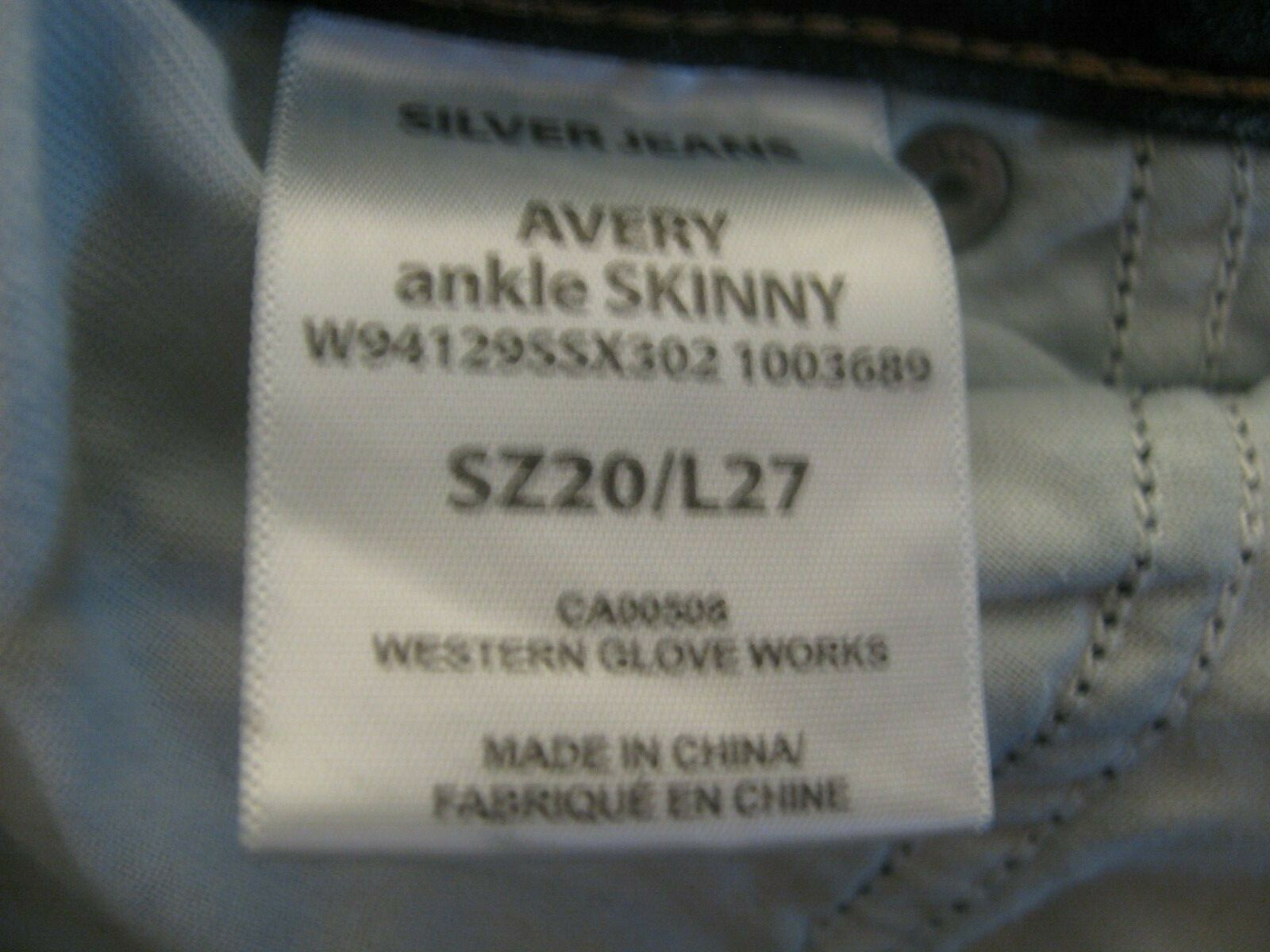 EUC Silver Jeans Avery Skinny Plus Medium Wash Distressed 20/27 20W