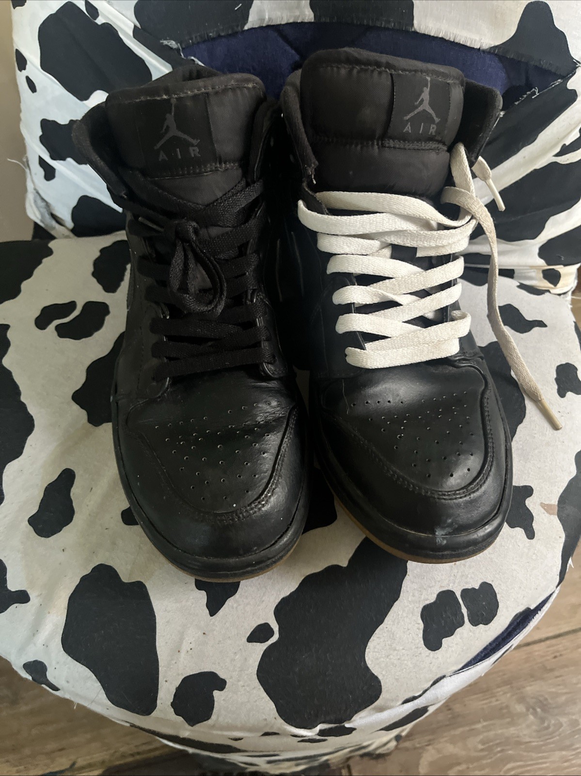 Size 10 – Air Jordan 1 Mid Triple Black
