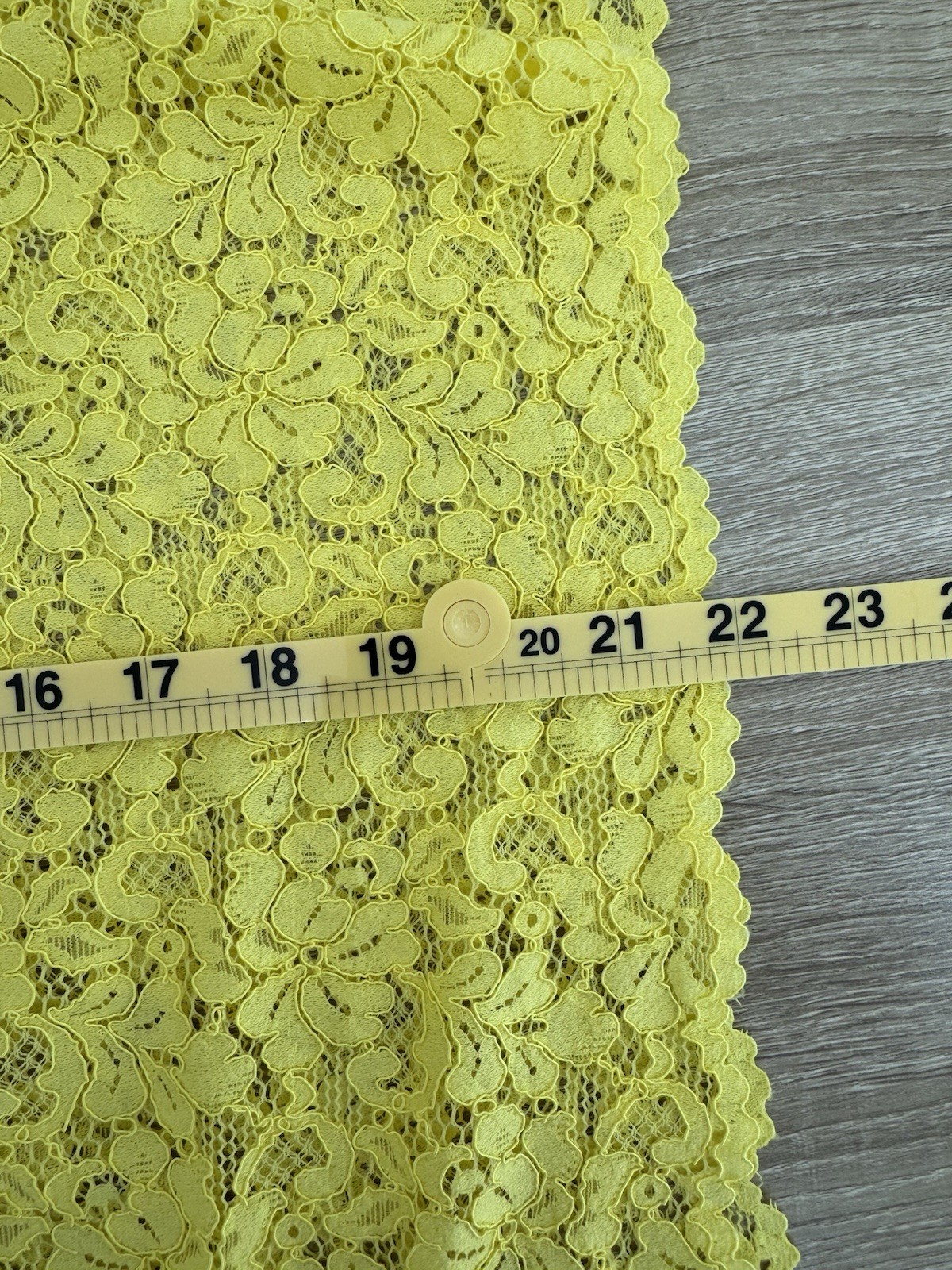 ZARA Vibrant Yellow Lace Shirt With Demure Black Peter Pan Collar Size XL