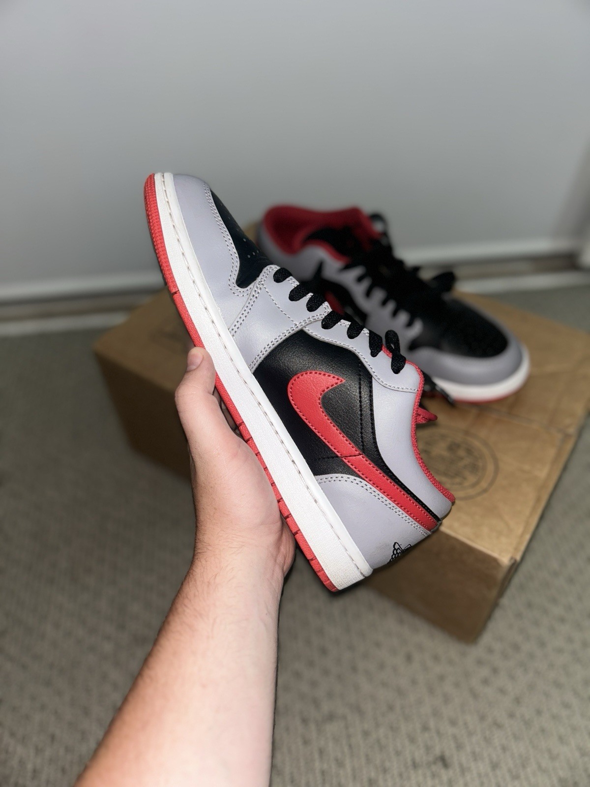Nike Men’s Low Top Athletic Sneakers Black/Gray/Red/White Colorblock Lace-Up