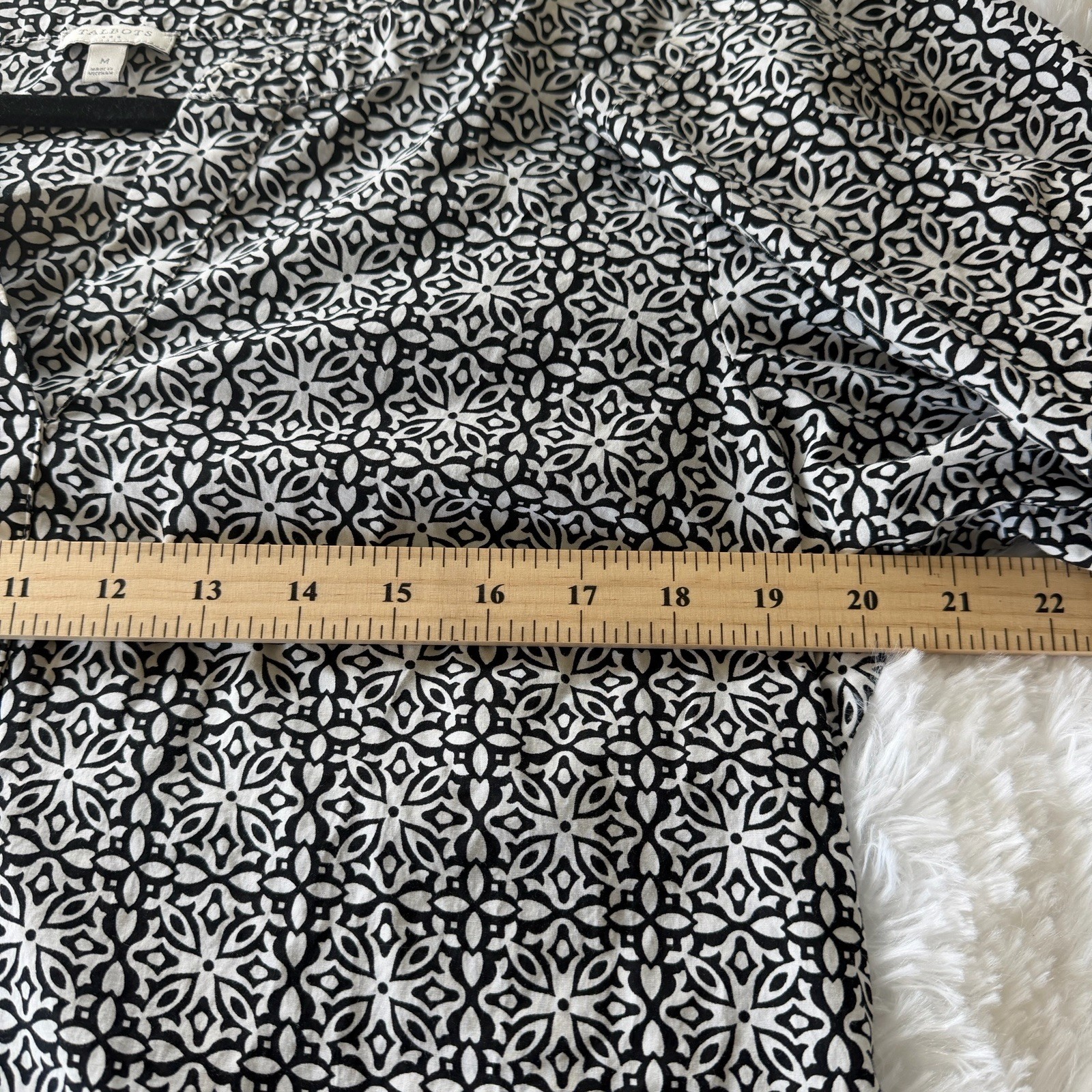 Talbots Tunic Top Womens M White Black Excellent Cotton Geometric Pintuck