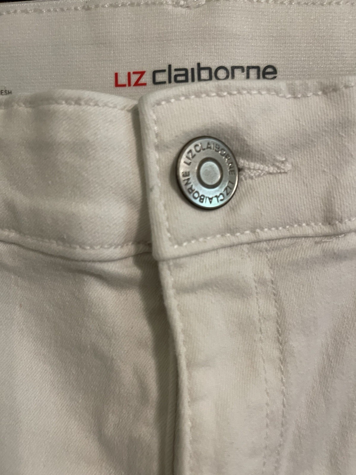 Liz Claiborne Women’s Slim Jeans White Light Wash Mid Rise Cotton Denim 4