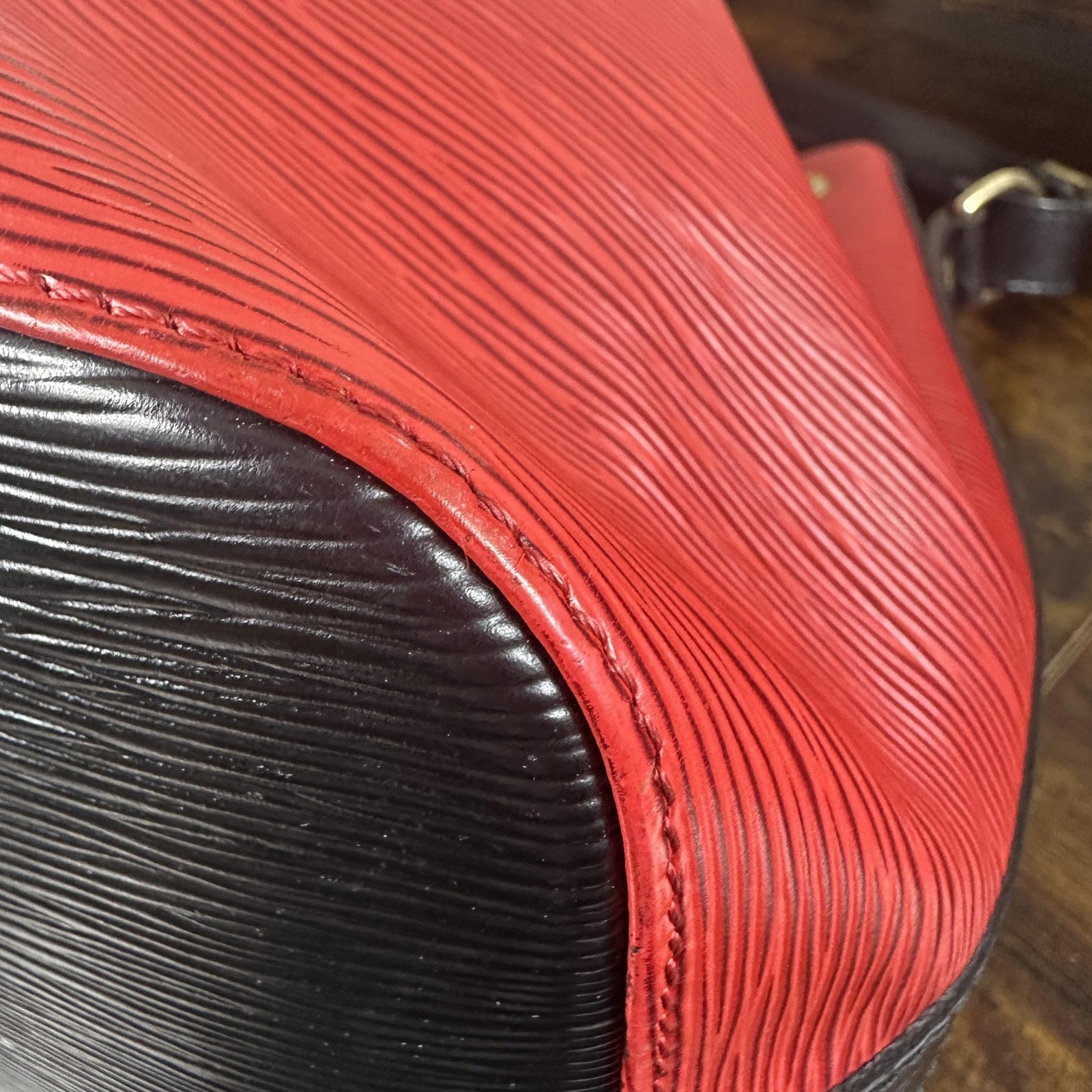 Louis Vuitton Vintage Epi Noe Bucket Bag Womens Medium Red Leather Black Trim
