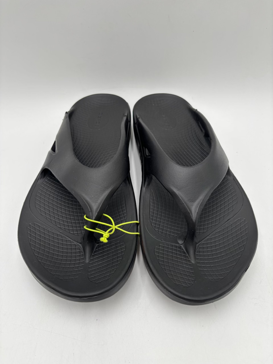 Oofos OORIGINAL 1000 Unisex NEW Recovery Thong Sandals Black Multiple Sizes