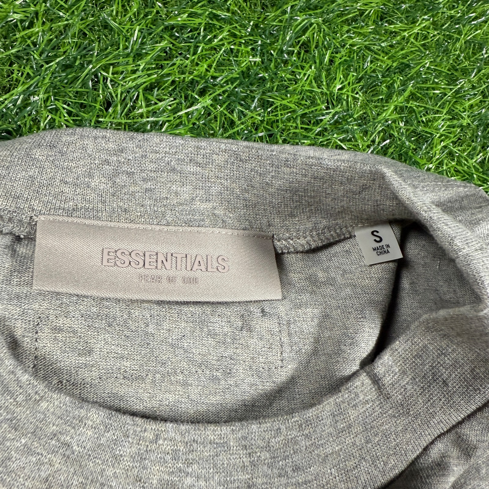 Fear of God Essentials T-Shirt SS22 Dark Oatmeal Gray – 100% Authentic (XS-XL)