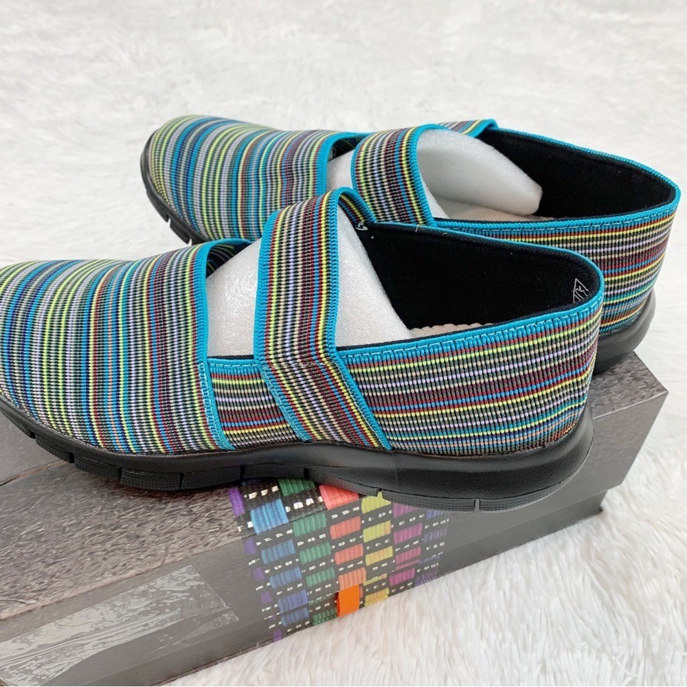 Bernie Mev women 38 Turquoise & Green Stripe Strappy Slip-On Shoe light weight