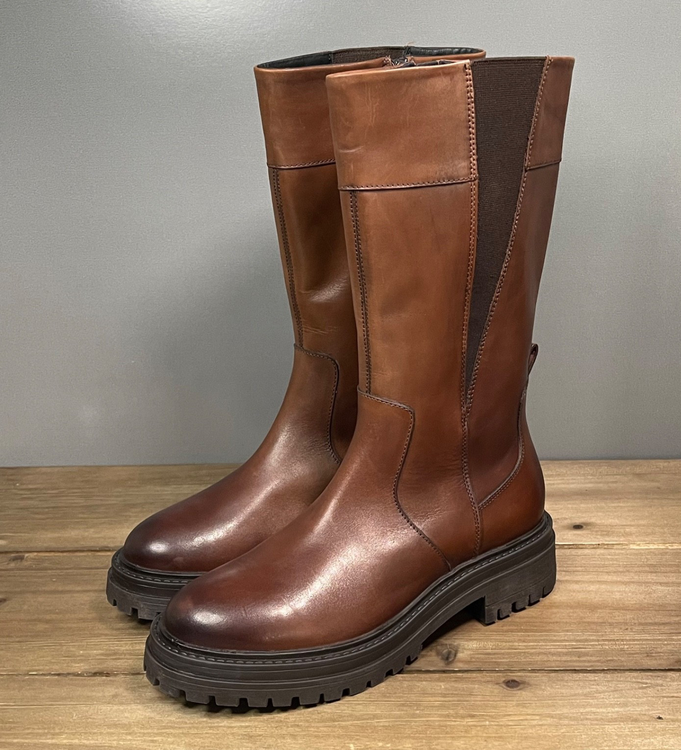 Geox Respira Women’s Boots Size 37 Brown Leather Mid Calf Chunky Lug Sole Zip Up