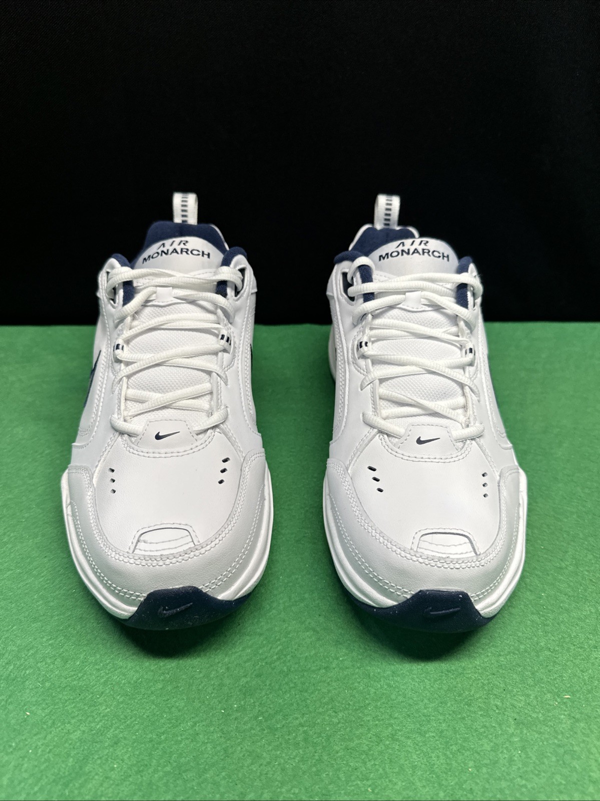 NEW Nike Air Monarch IV (4E) WIDE White-Metallic Silver Men’s Size 10 Wide Shoe