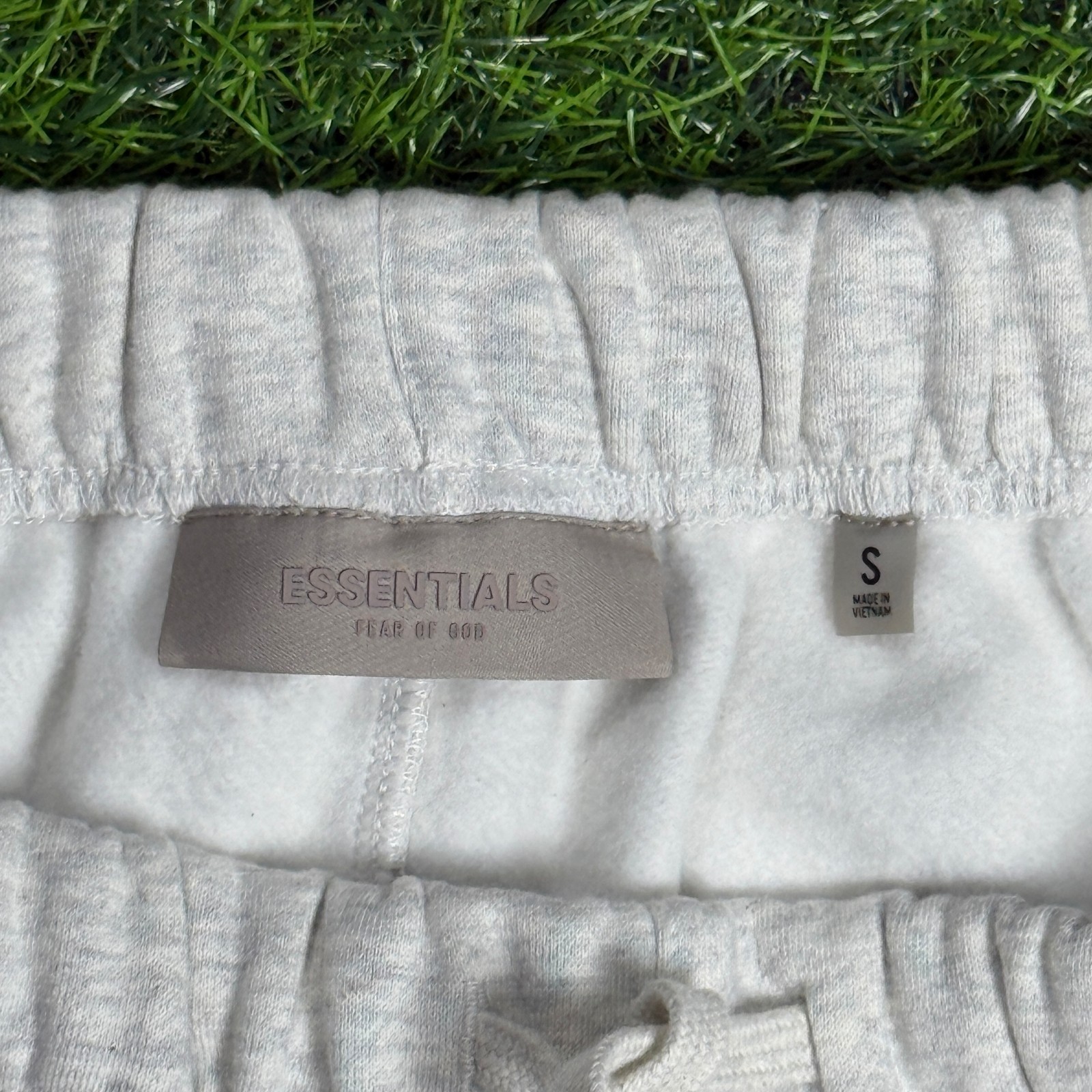 Fear of God Essentials Shorts SS22 Light Oatmeal – 100% Authentic (XS-XL)